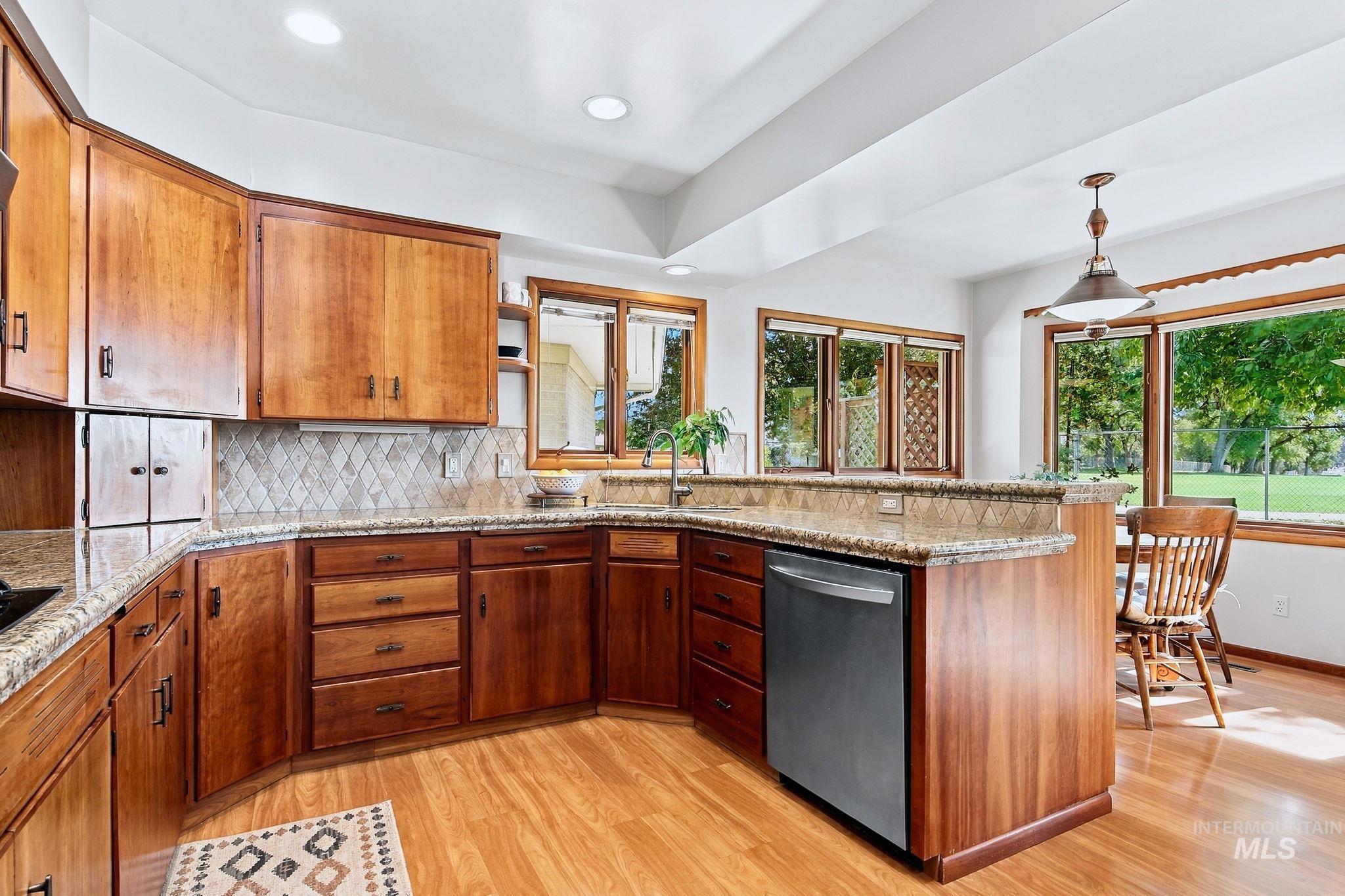 619 Fairway Dr, Caldwell, Idaho 83605, 2 Bedrooms, 2.5 Bathrooms, Residential For Sale, Price $699,000, 99001390