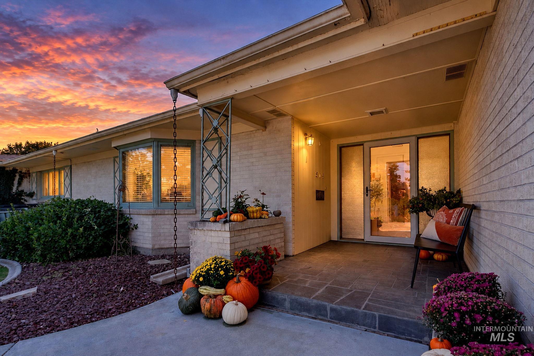 619 Fairway Dr, Caldwell, Idaho 83605, 2 Bedrooms, 2.5 Bathrooms, Residential For Sale, Price $699,000, 99001390