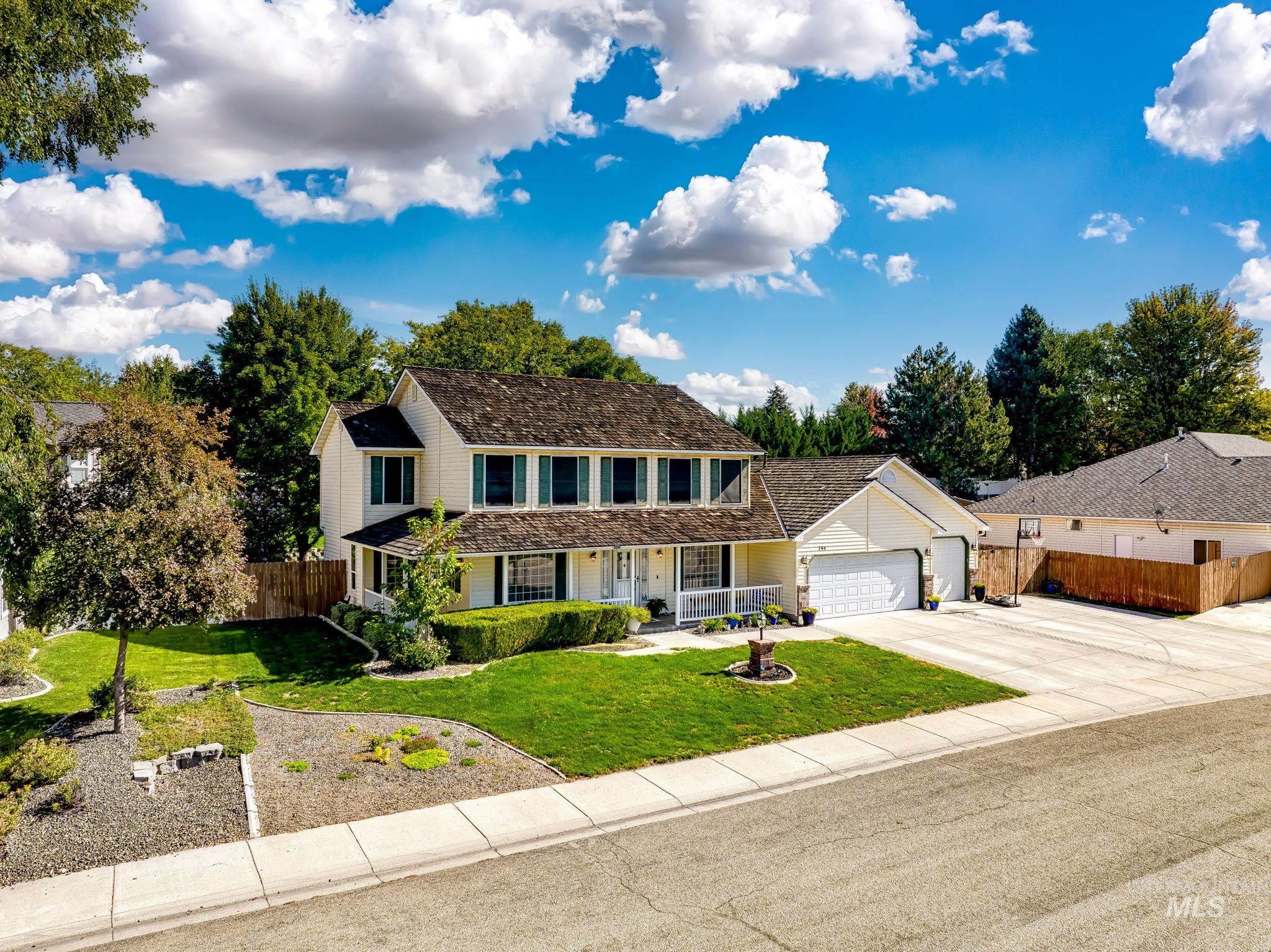 794 E Martinique Dr, Meridian, Idaho 83642, 5 Bedrooms, 3.5 Bathrooms, Residential For Sale, Price $785,900, 99001392