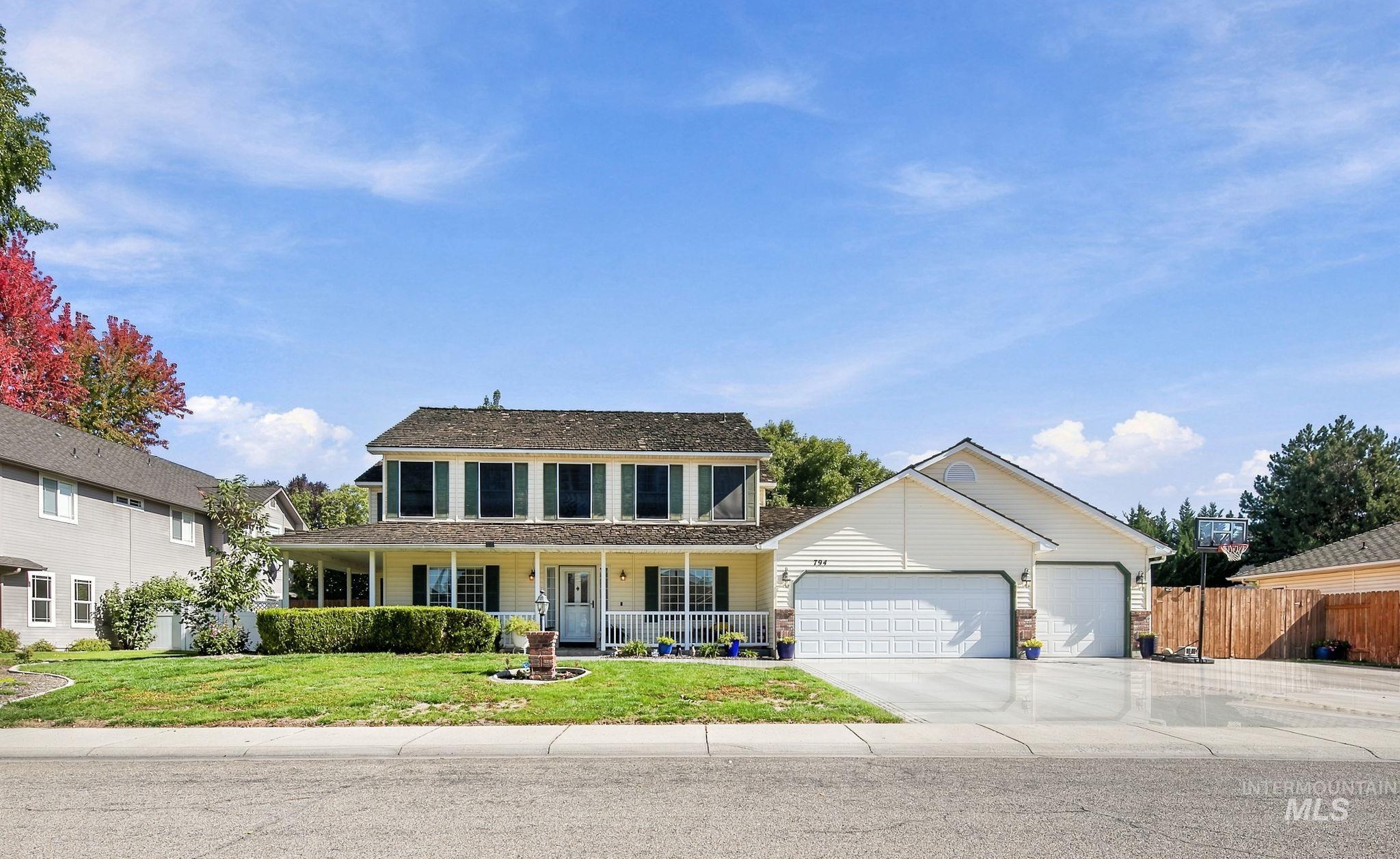 794 E Martinique Dr, Meridian, Idaho 83642, 5 Bedrooms, 3.5 Bathrooms, Residential For Sale, Price $785,900, 99001392