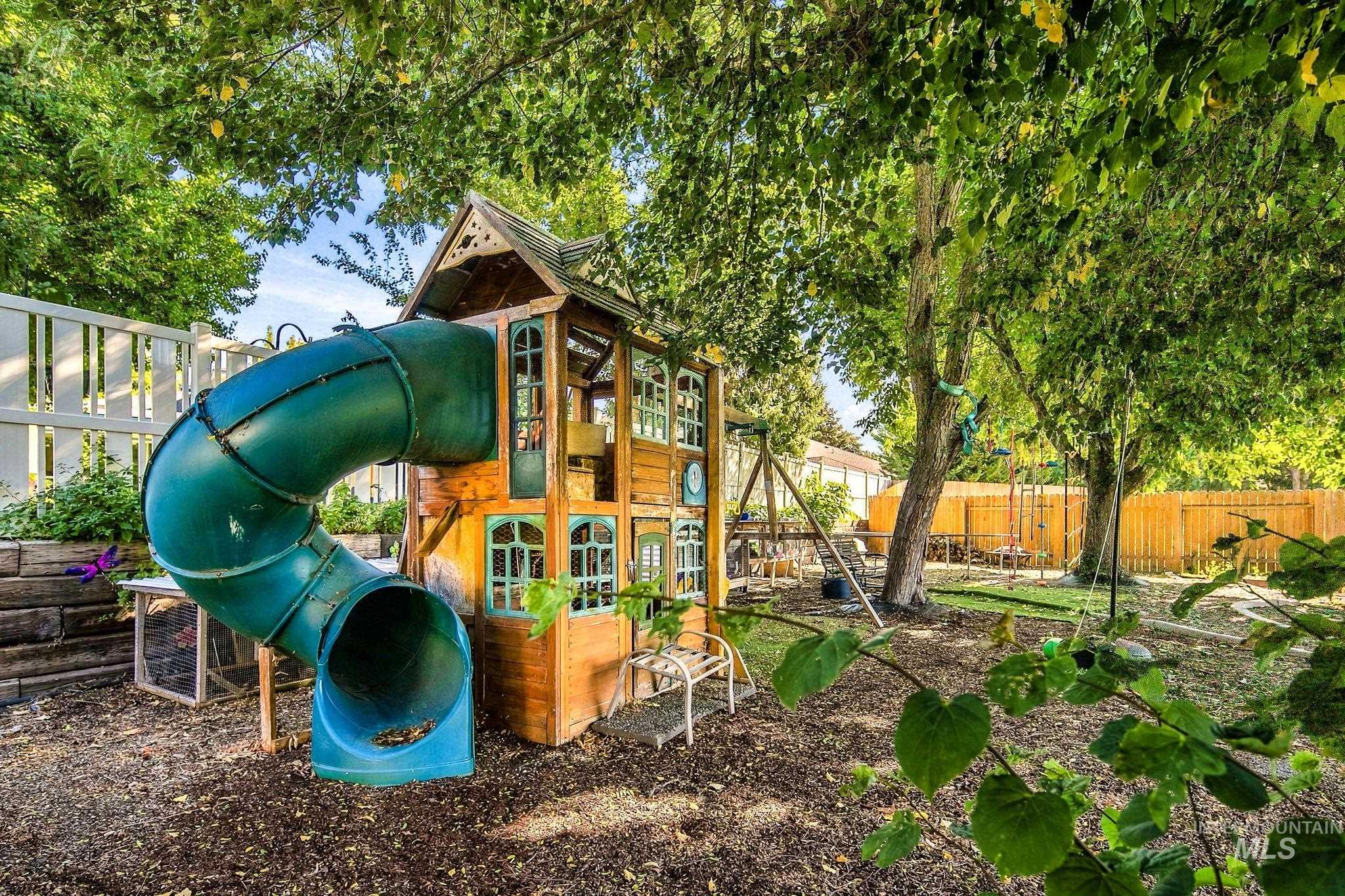 794 E Martinique Dr, Meridian, Idaho 83642, 5 Bedrooms, 3.5 Bathrooms, Residential For Sale, Price $785,900, 99001392