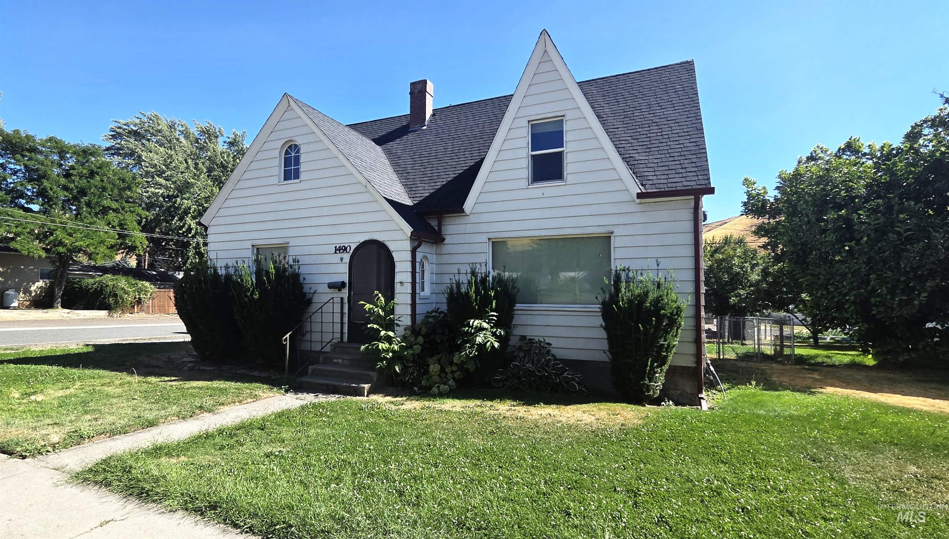 1490 Main, Pomeroy, Washington 99347, 3 Bedrooms, 1.5 Bathrooms, Residential For Sale, Price $234,900,MLS 99001400