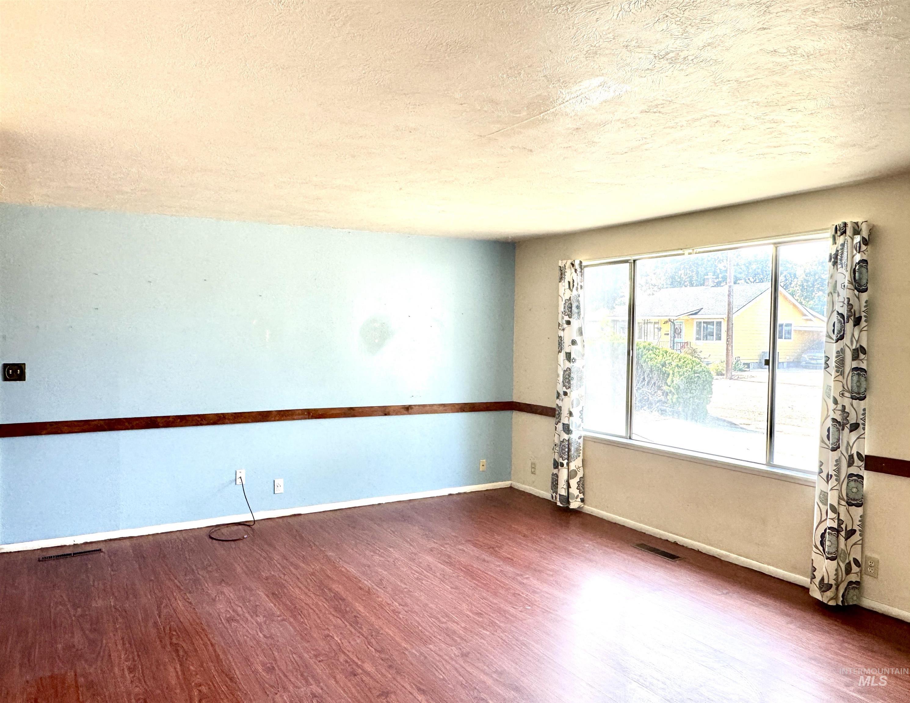 1512 10th St S, Nampa, Idaho 83651, 2 Bedrooms, 1 Bathroom, Residential For Sale, Price $261,900,MLS 99001401