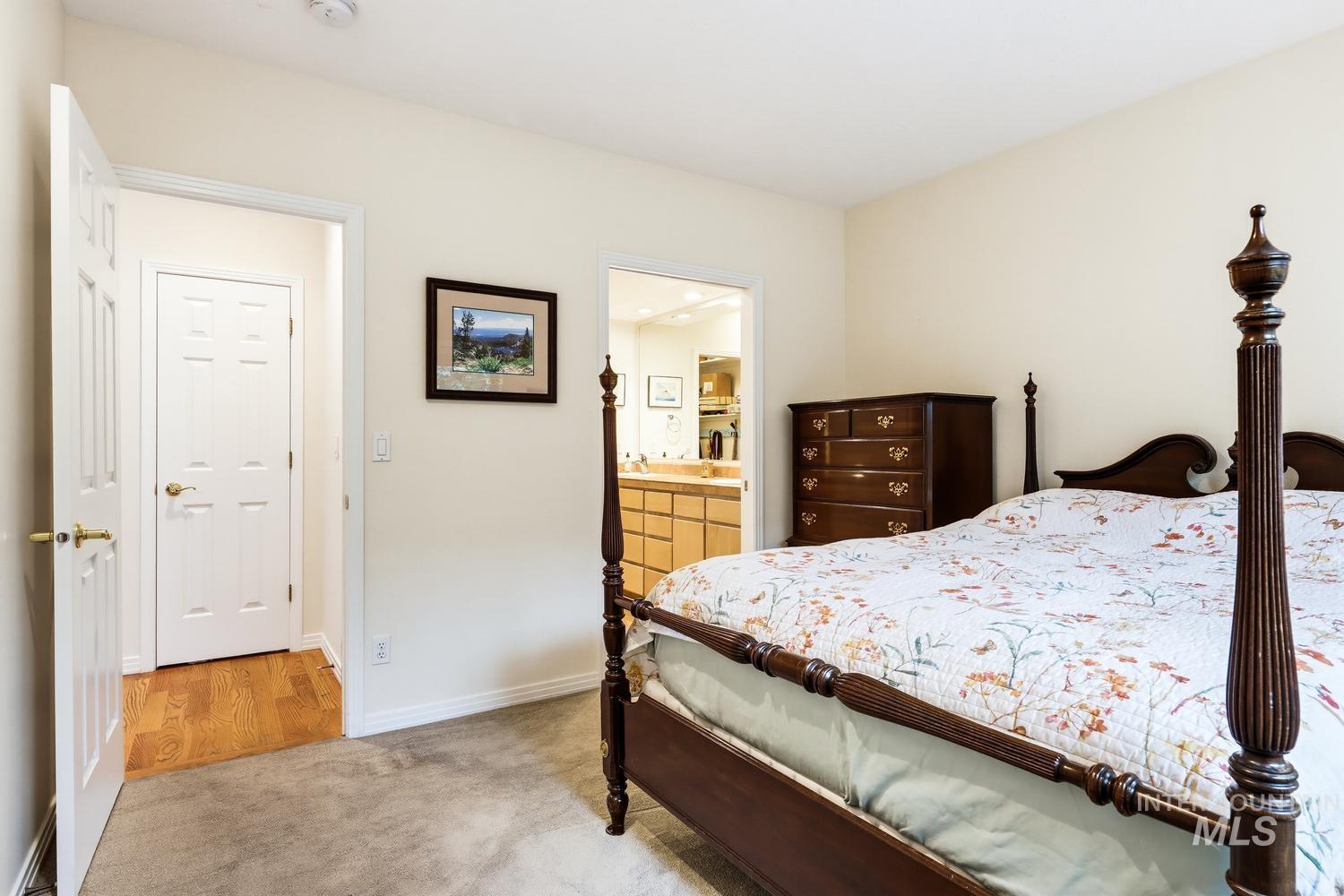 4854 Lakeview Place, Garden City, Idaho 83714, 3 Bedrooms, 2 Bathrooms, Residential For Sale, Price $475,000,MLS 99001404