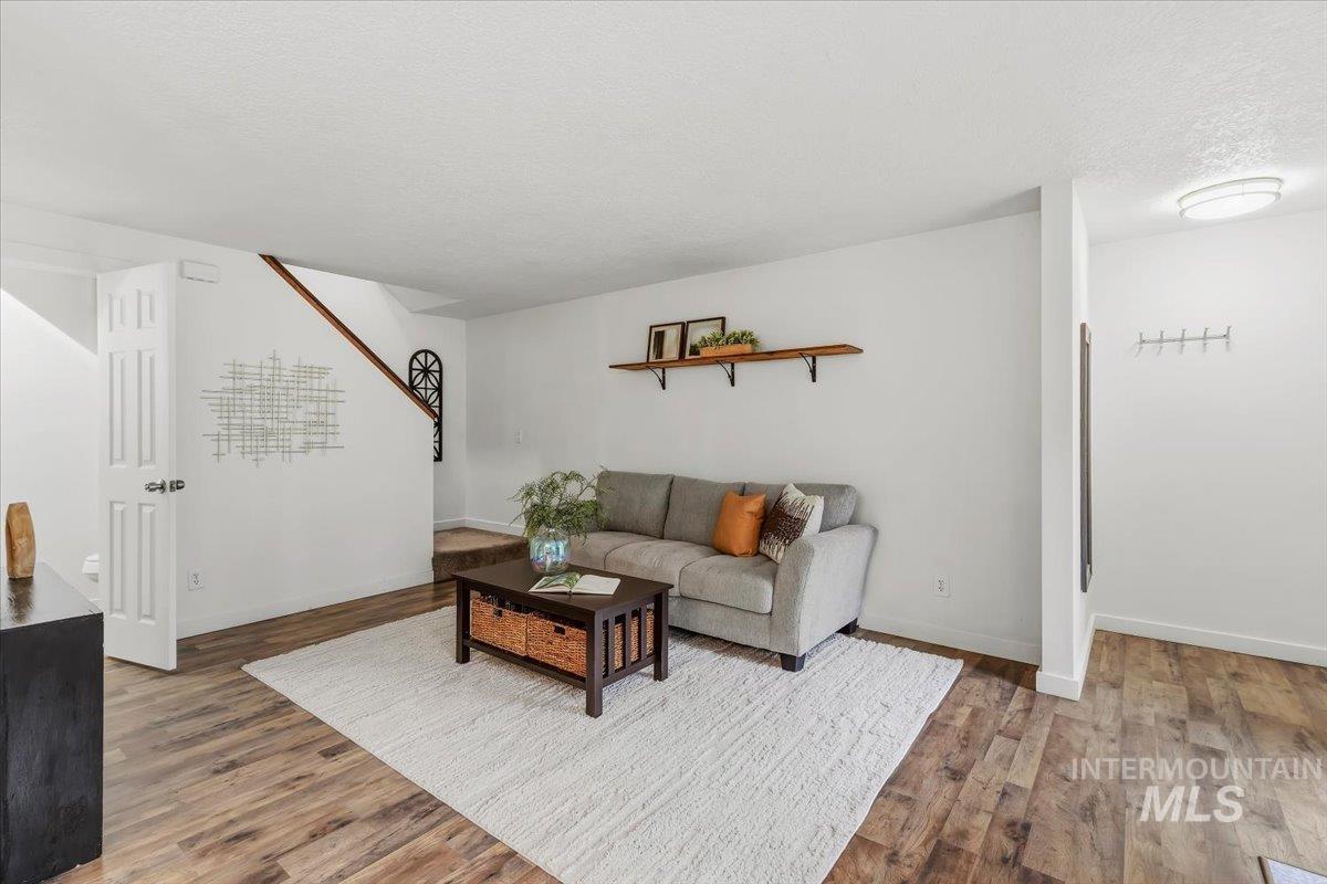 759 Meadows Dr #3, Twin Falls, Idaho 83301, 2 Bedrooms, 1.5 Bathrooms, Residential For Sale, Price $209,900, 99001406