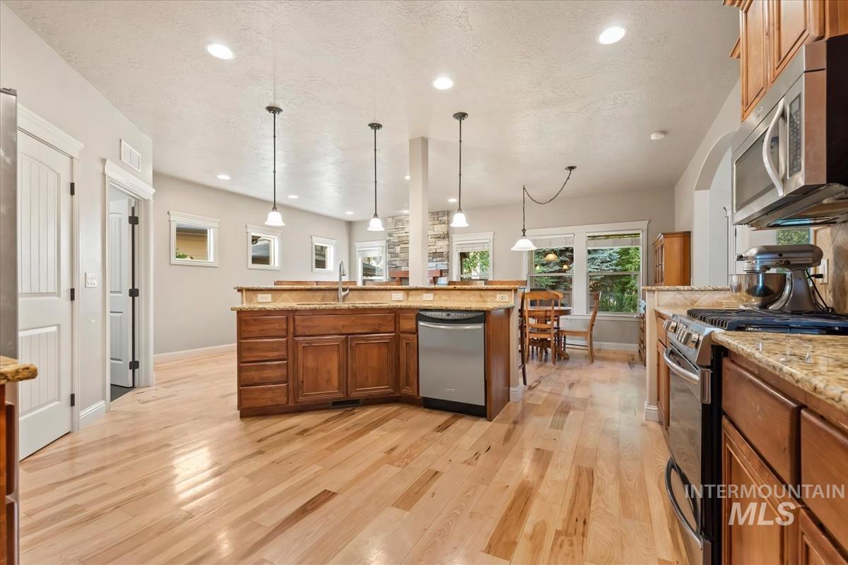 5897 N Maximus Way, Meridian, Idaho 83646, 5 Bedrooms, 2.5 Bathrooms, Residential For Sale, Price $800,000, 99001408