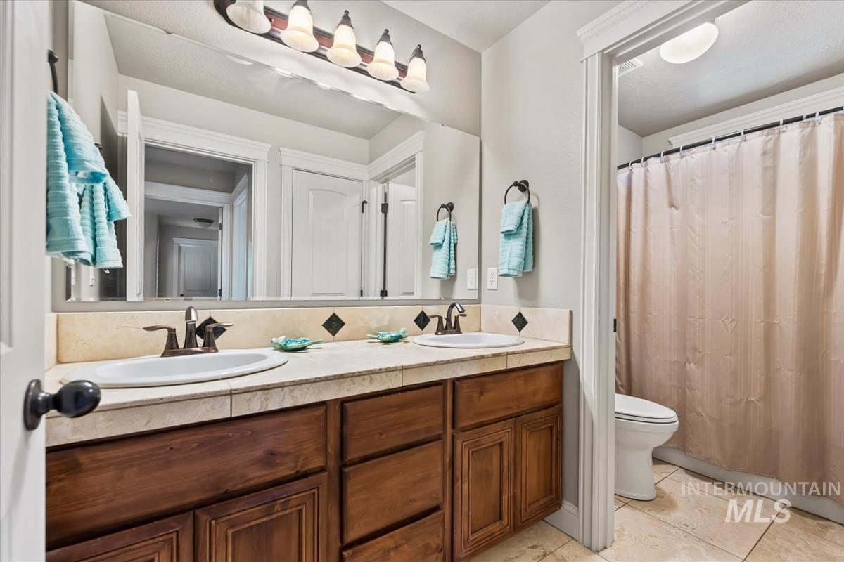 5897 N Maximus Way, Meridian, Idaho 83646, 5 Bedrooms, 2.5 Bathrooms, Residential For Sale, Price $800,000, 99001408