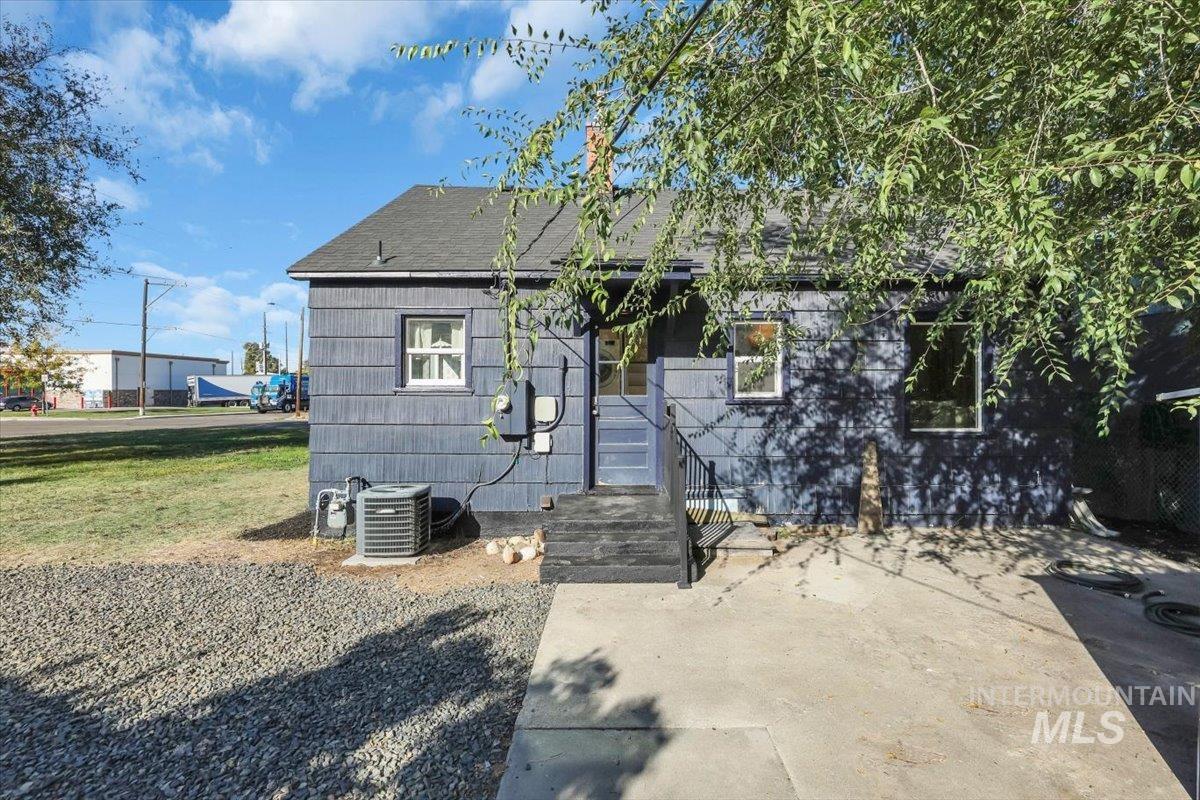 1704 N 31st St, Boise, Idaho 83703, 3 Bedrooms, 1 Bathroom, Residential For Sale, Price $564,900,MLS 99001420