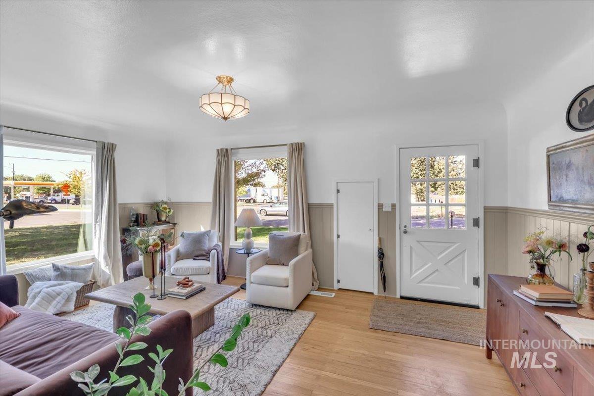 1704 N 31st St, Boise, Idaho 83703, 3 Bedrooms, 1 Bathroom, Residential For Sale, Price $564,900,MLS 99001420