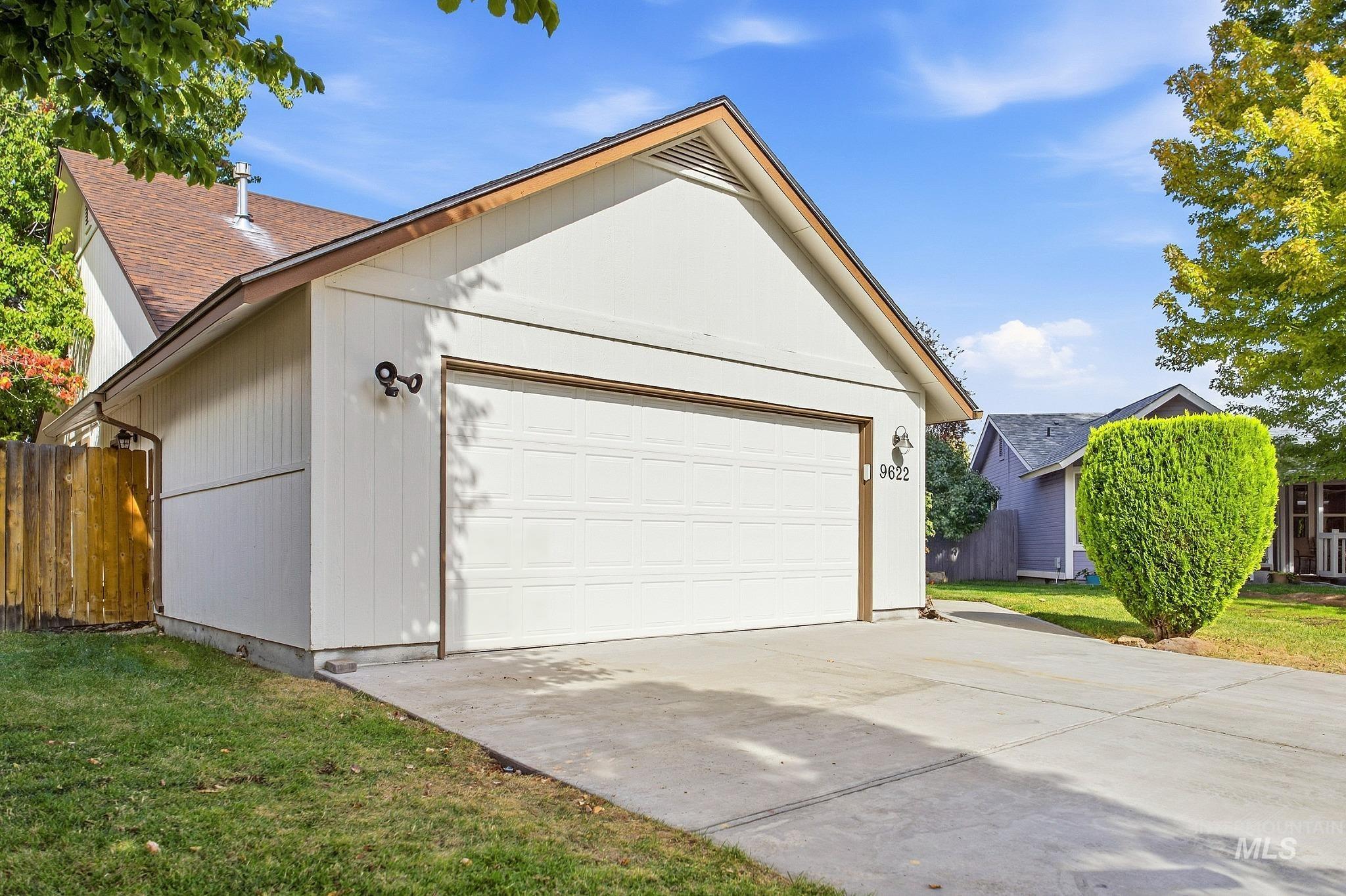 9622 W Glen Ellyn St., Boise, Idaho 83704, 2 Bedrooms, 2.5 Bathrooms, Residential For Sale, Price $417,000, 99001422