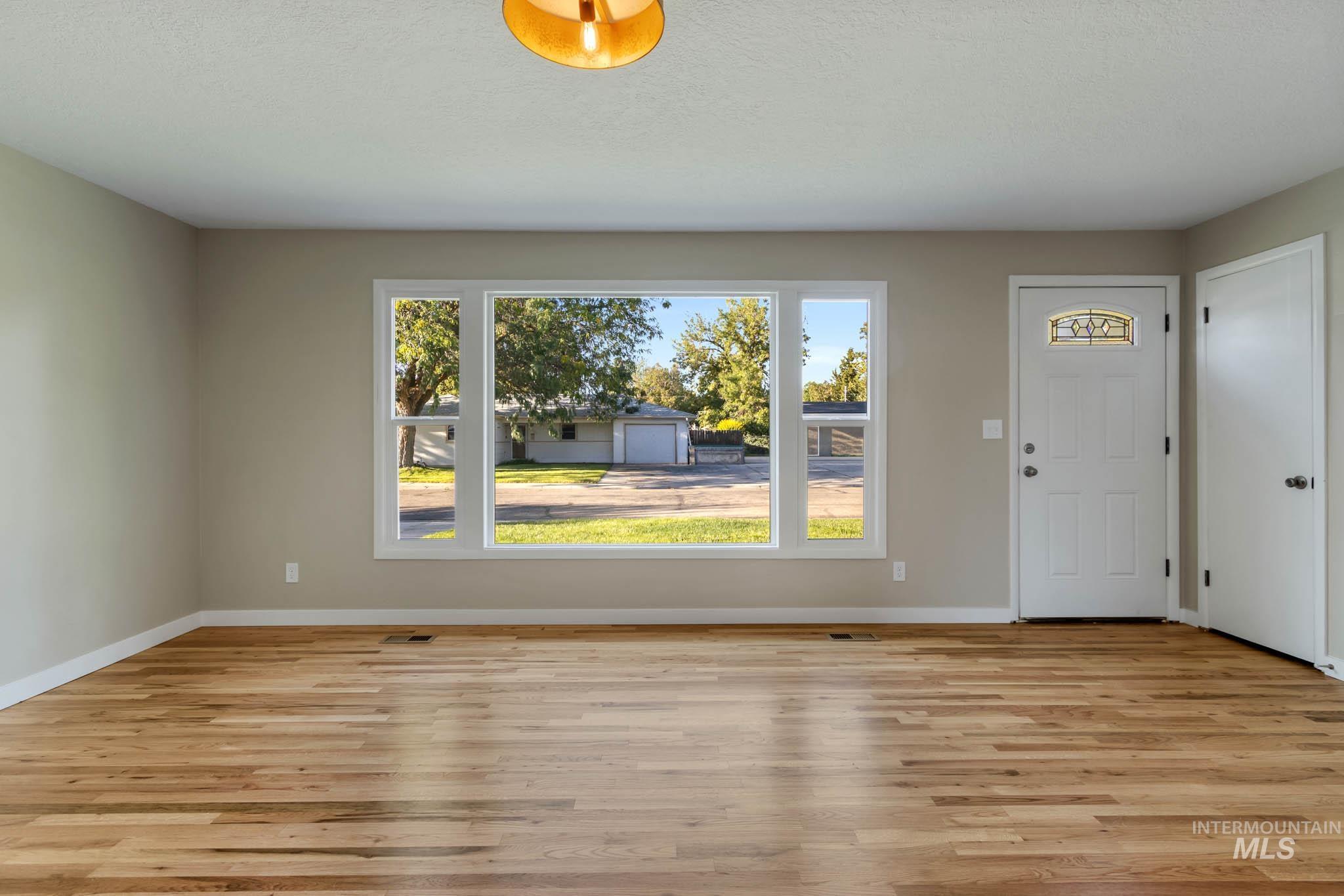 1905 W Bedford, Boise, Idaho 83705, 3 Bedrooms, 2 Bathrooms, Residential For Sale, Price $514,900, 99001427