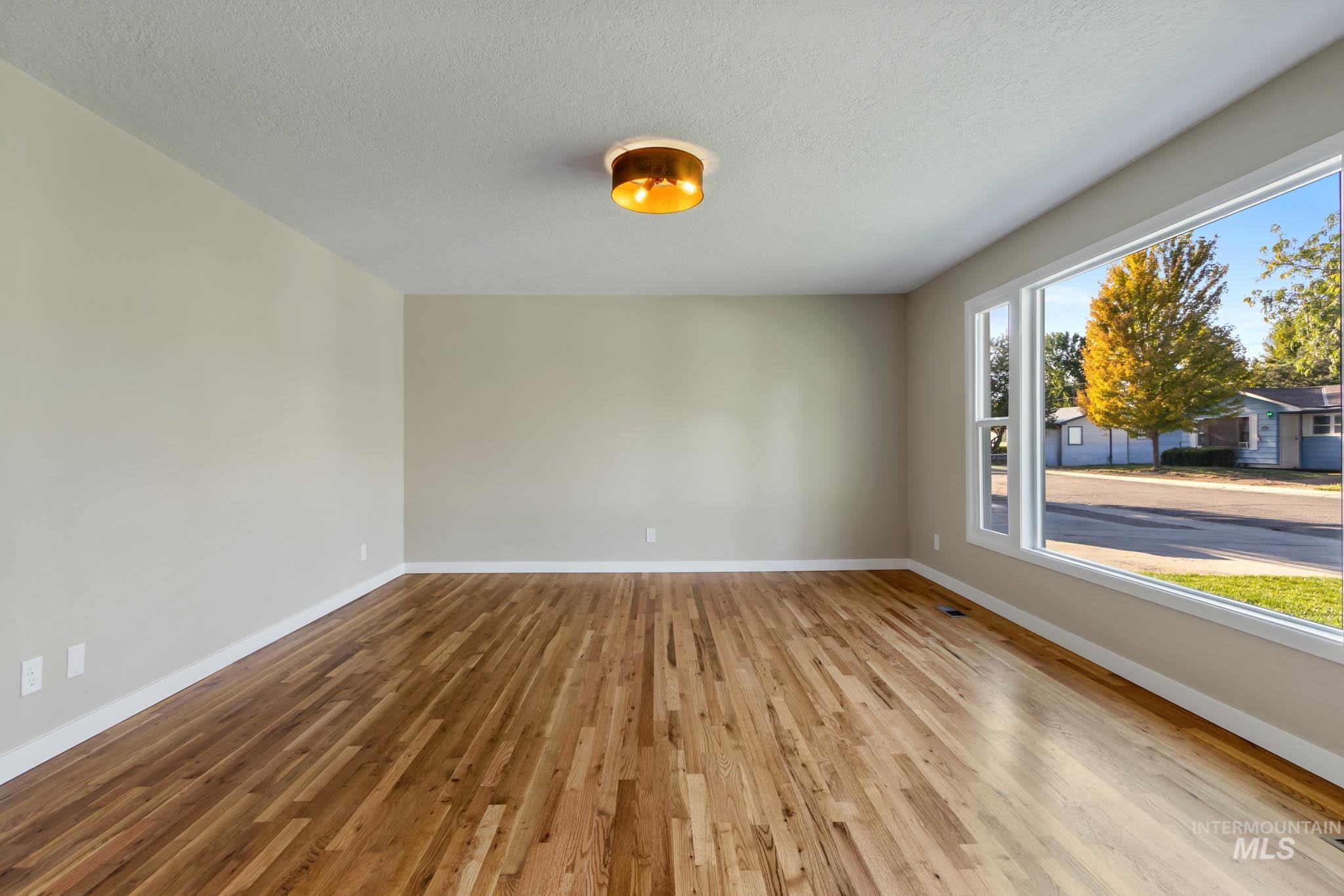 1905 W Bedford, Boise, Idaho 83705, 3 Bedrooms, 2 Bathrooms, Residential For Sale, Price $514,900, 99001427