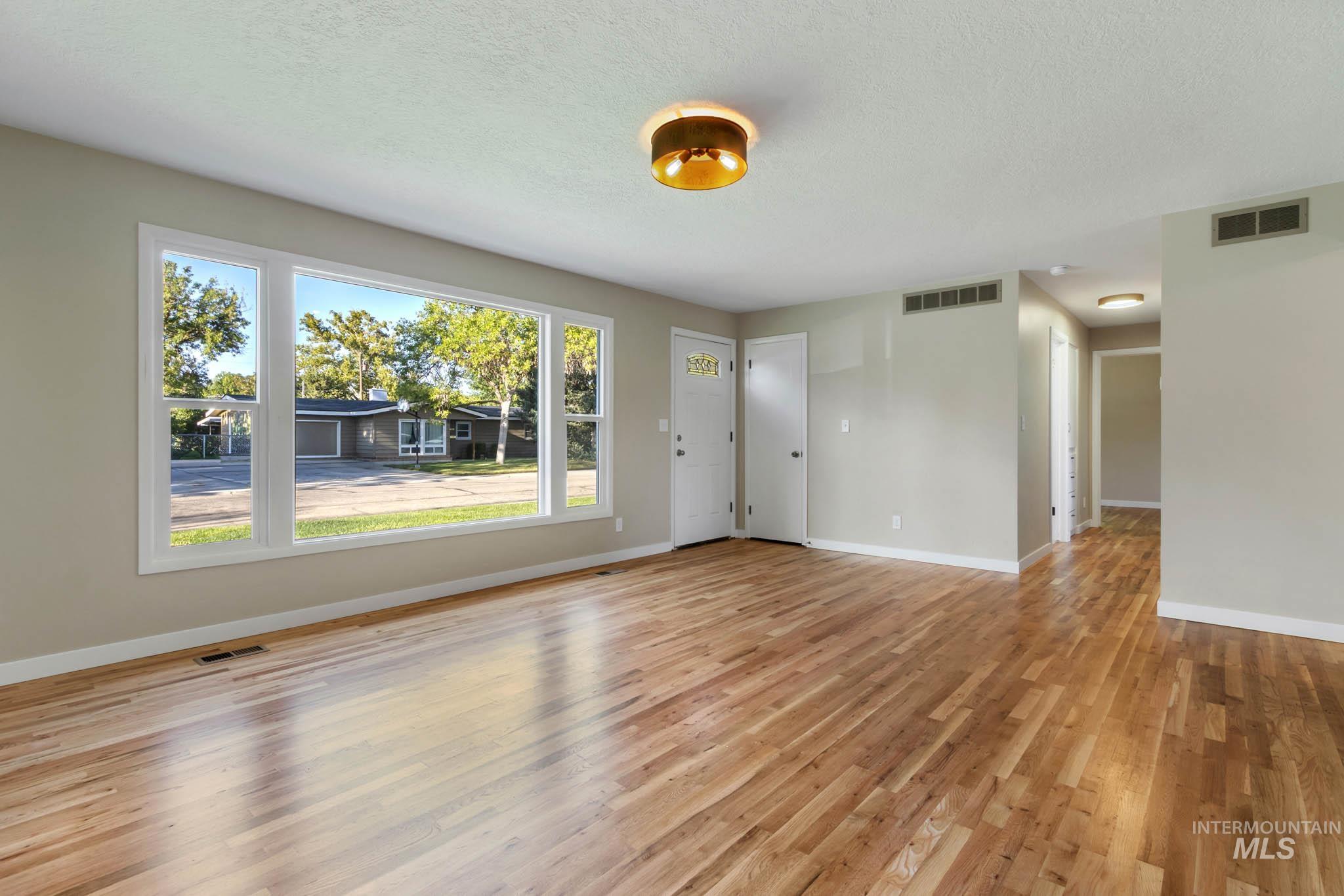 1905 W Bedford, Boise, Idaho 83705, 3 Bedrooms, 2 Bathrooms, Residential For Sale, Price $514,900, 99001427