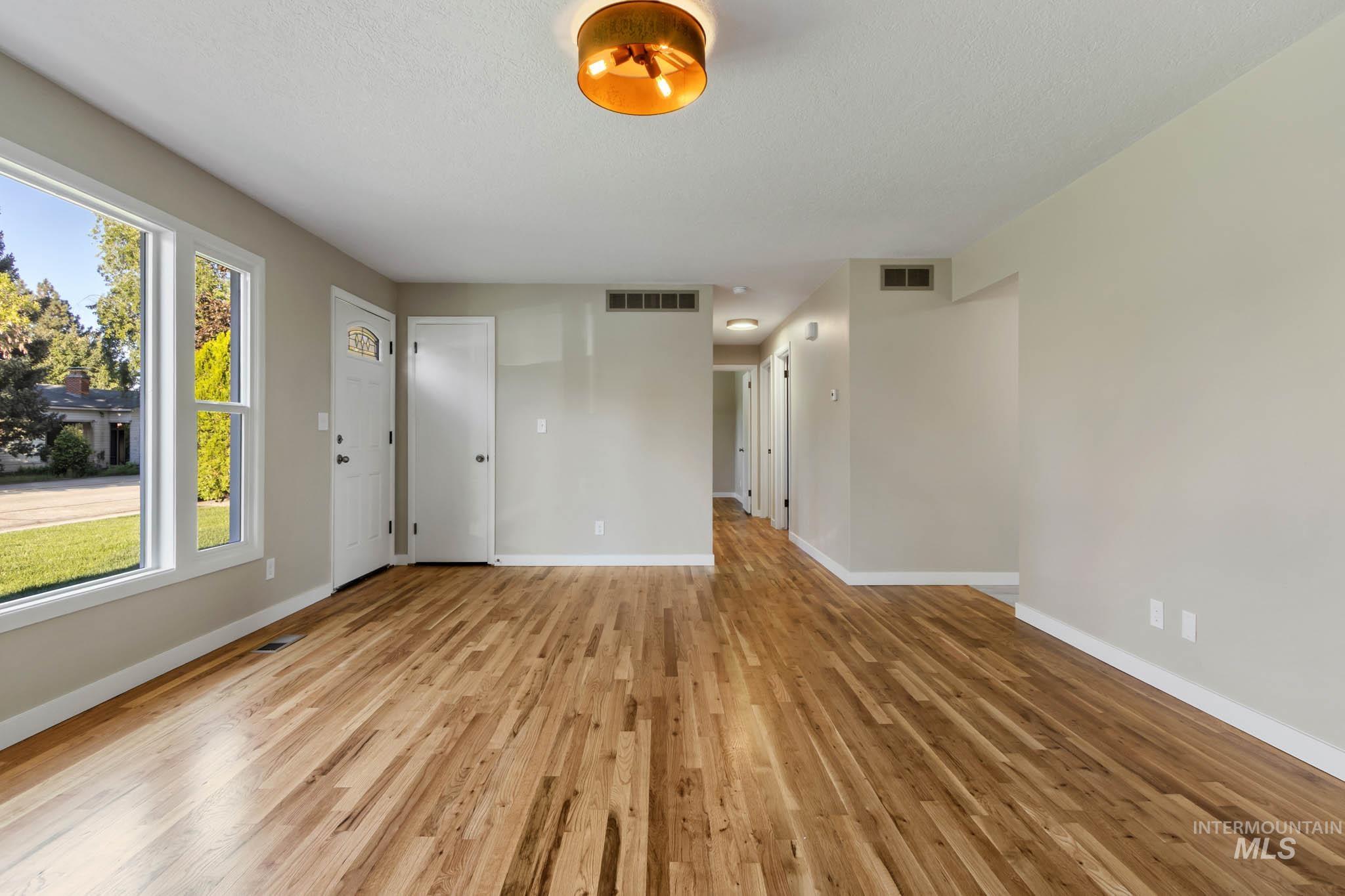 1905 W Bedford, Boise, Idaho 83705, 3 Bedrooms, 2 Bathrooms, Residential For Sale, Price $514,900, 99001427