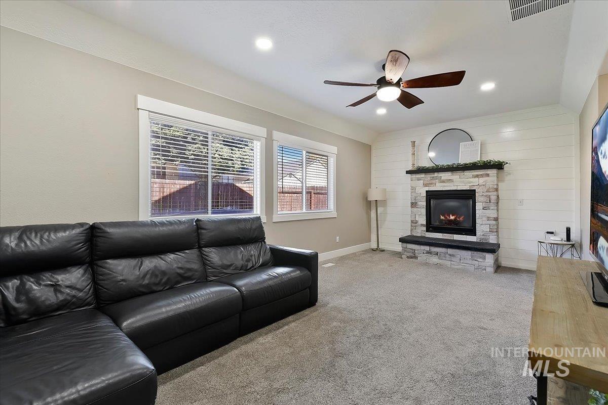 401 S Saddlerock Ave., Kuna, Idaho 83634, 4 Bedrooms, 3 Bathrooms, Residential For Sale, Price $445,000, 99001430
