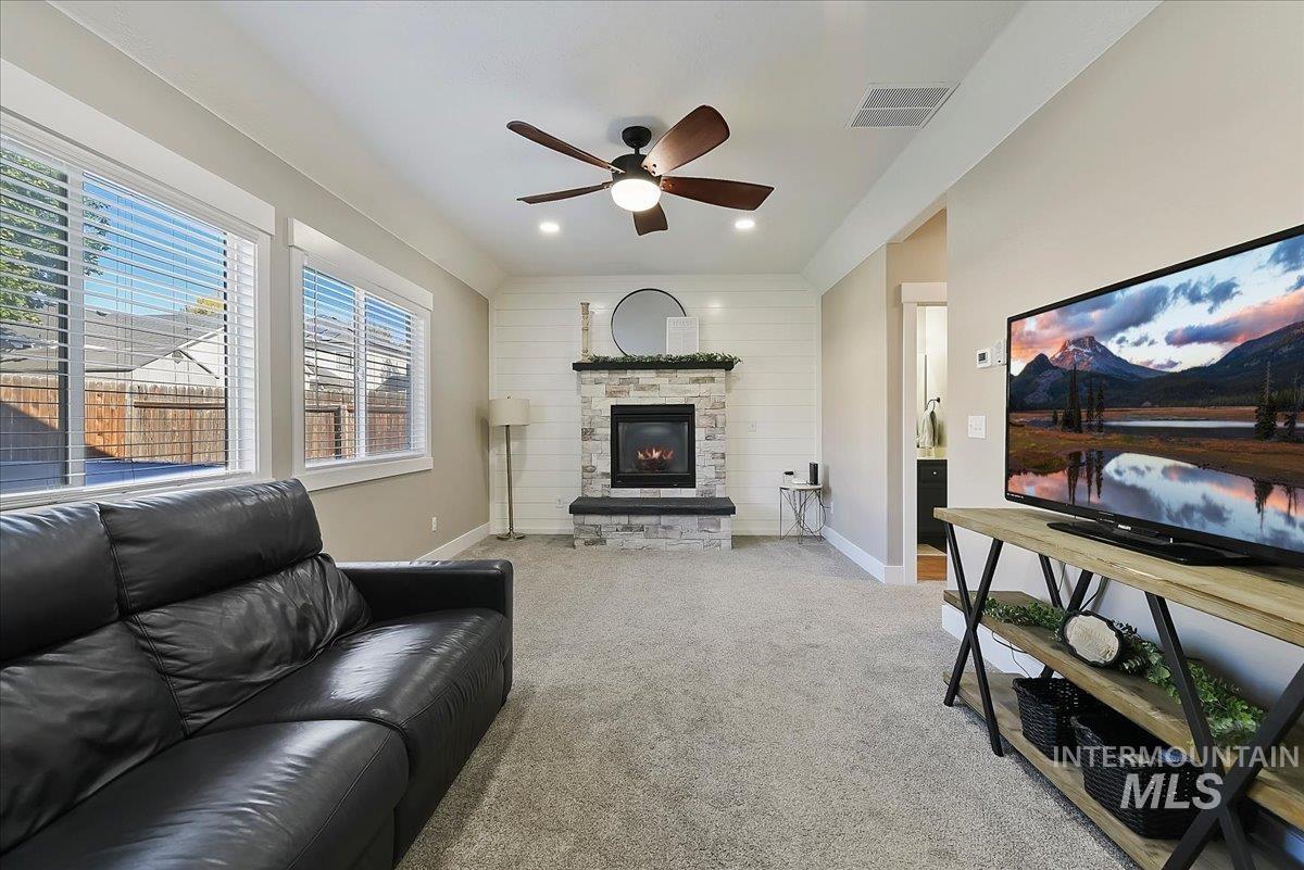 401 S Saddlerock Ave., Kuna, Idaho 83634, 4 Bedrooms, 3 Bathrooms, Residential For Sale, Price $445,000, 99001430
