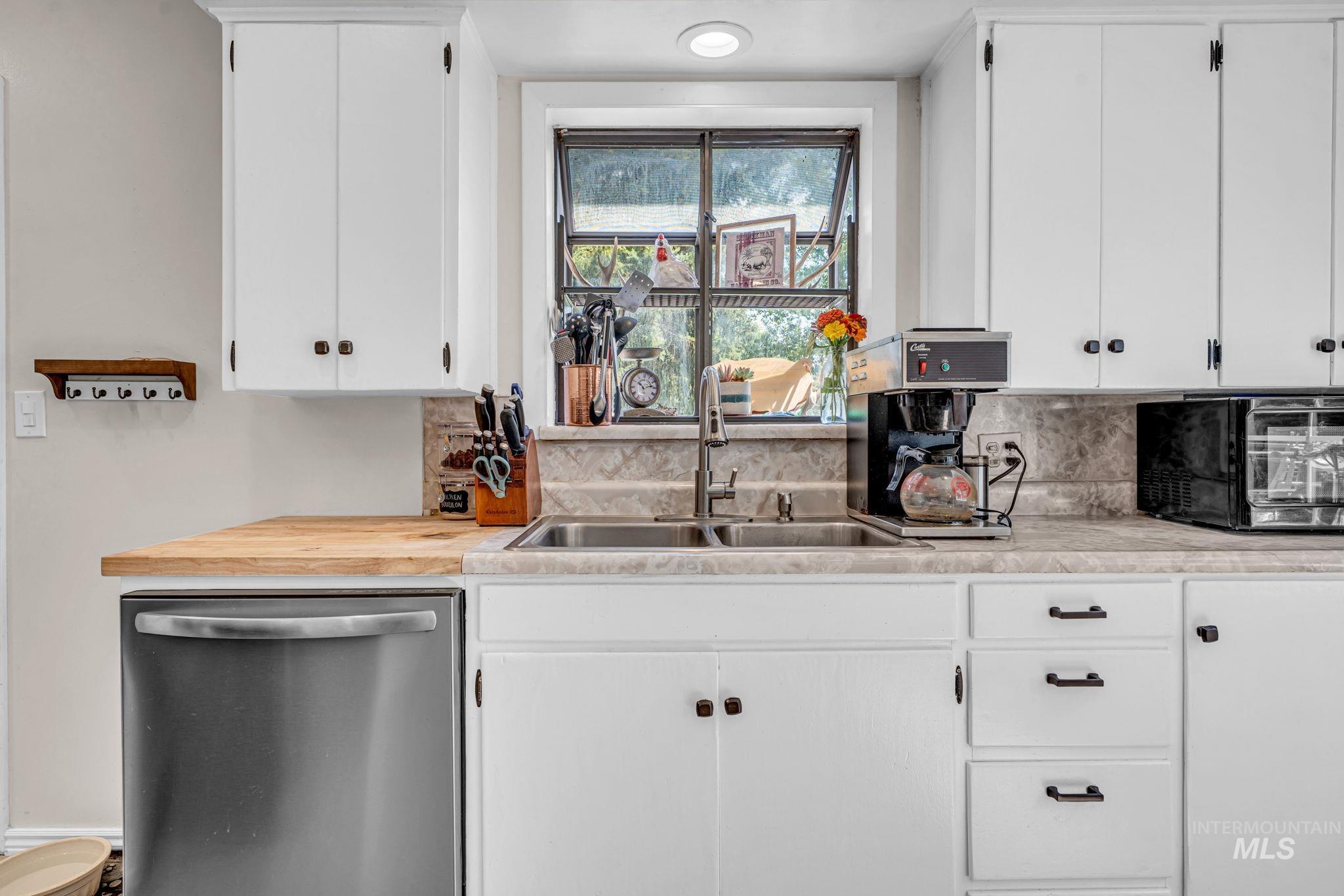 936 S Fillmore St, Jerome, Idaho 83338, 5 Bedrooms, 2 Bathrooms, Residential For Sale, Price $350,000, 99001437