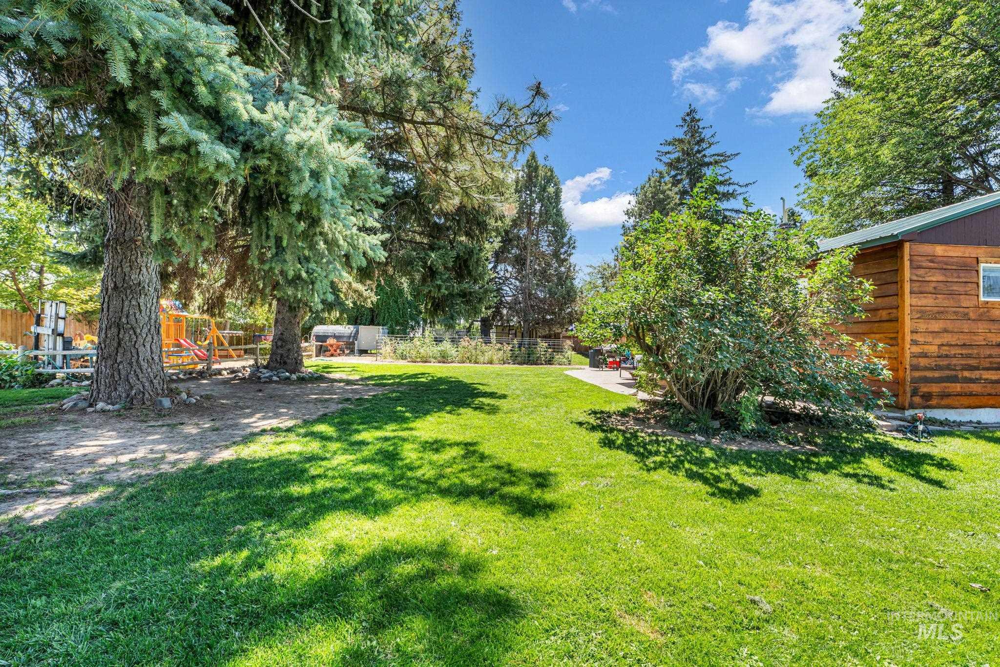 936 S Fillmore St, Jerome, Idaho 83338, 5 Bedrooms, 2 Bathrooms, Residential For Sale, Price $350,000, 99001437