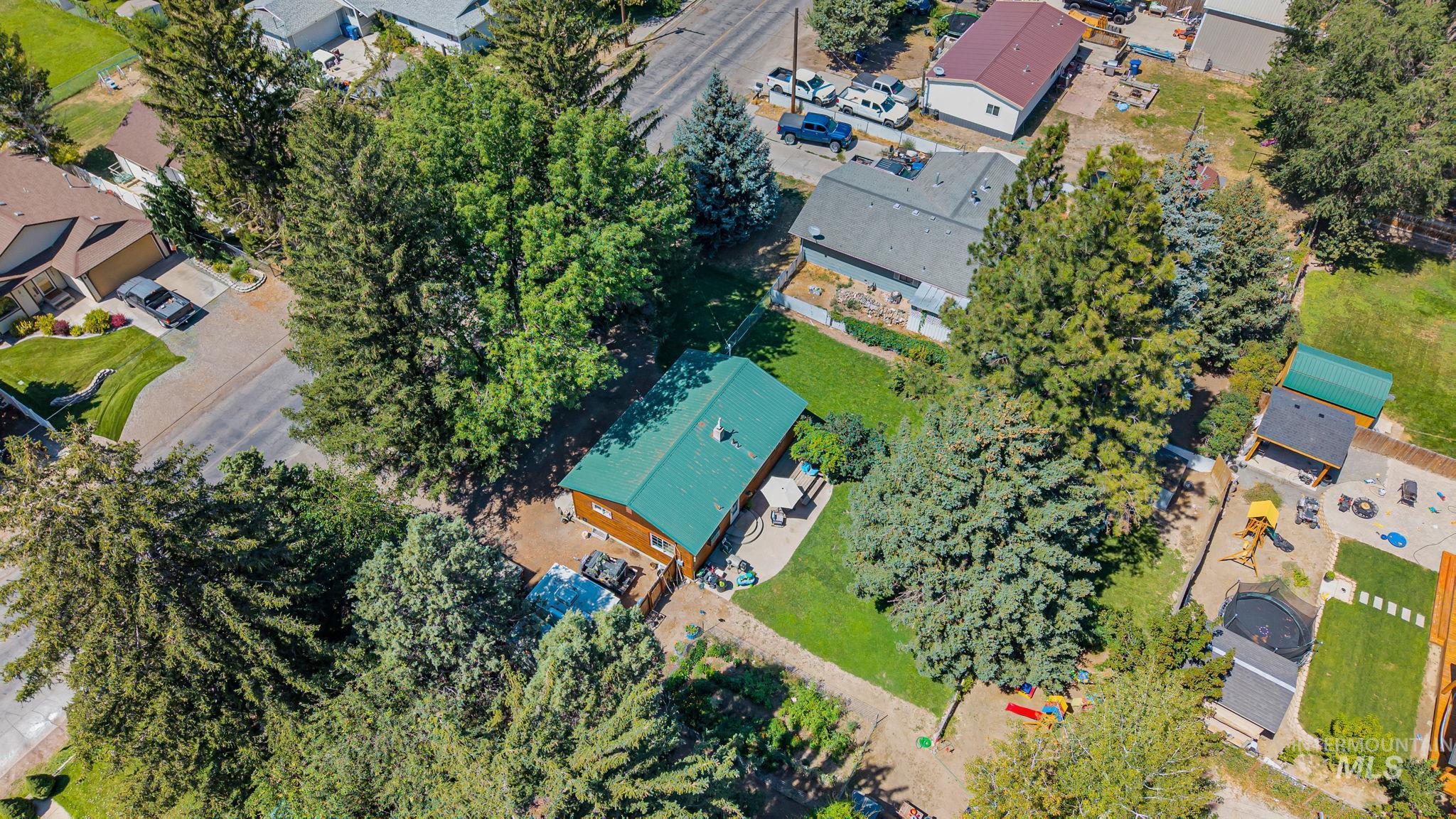 936 S Fillmore St, Jerome, Idaho 83338, 5 Bedrooms, 2 Bathrooms, Residential For Sale, Price $350,000, 99001437