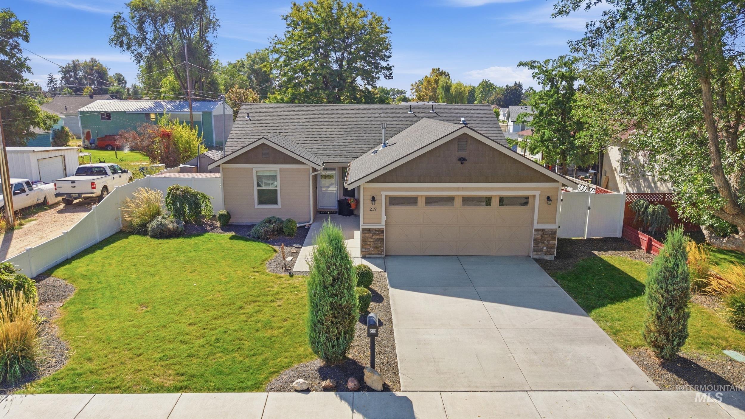 219 High Street, Nampa, Idaho 83651, 3 Bedrooms, 2 Bathrooms, Residential For Sale, Price $365,000,MLS 99001441