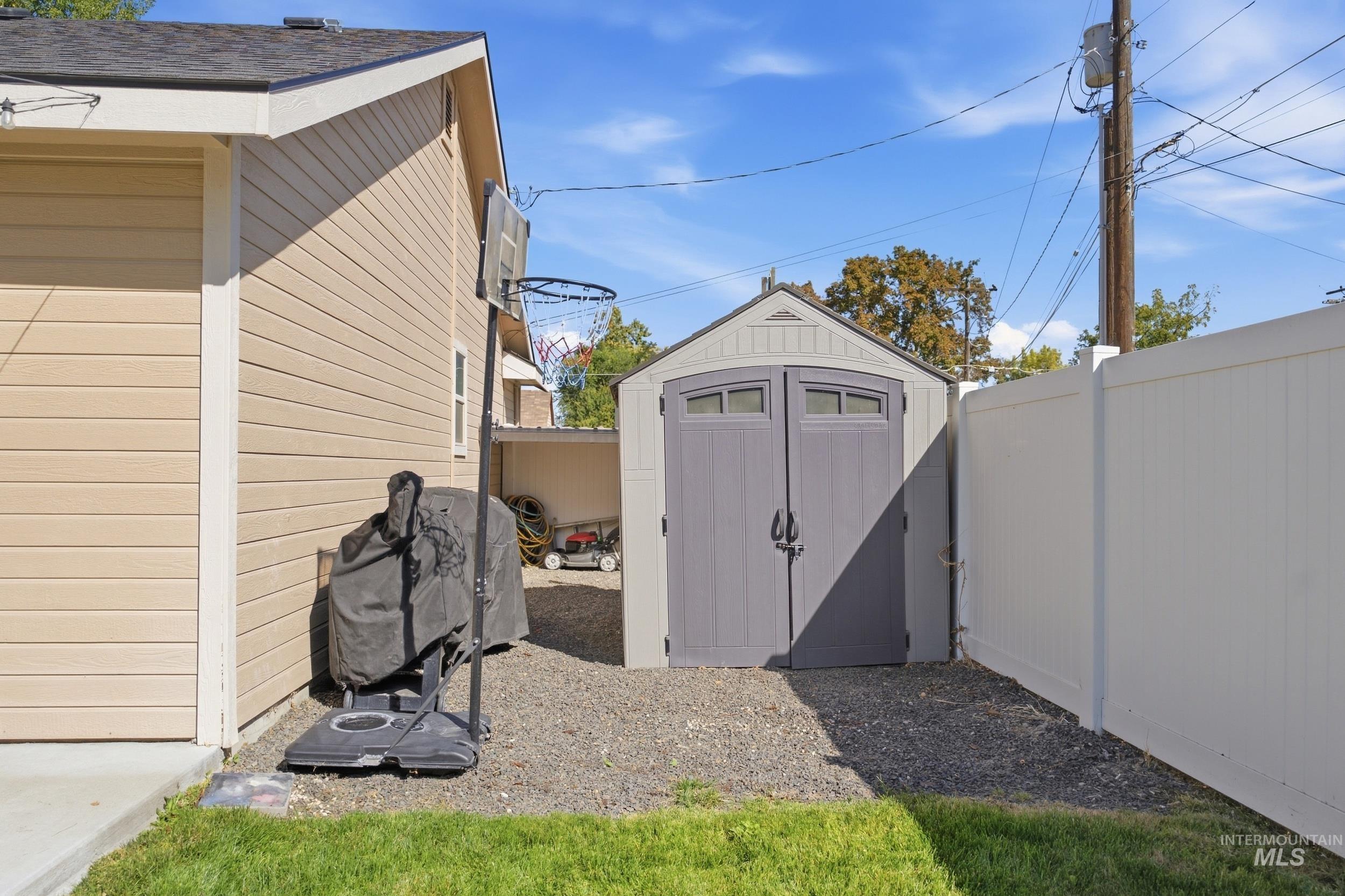 219 High Street, Nampa, Idaho 83651, 3 Bedrooms, 2 Bathrooms, Residential For Sale, Price $365,000,MLS 99001441