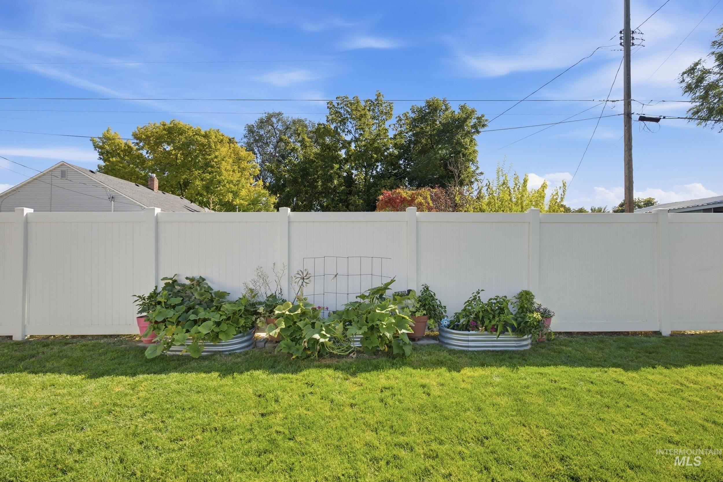 219 High Street, Nampa, Idaho 83651, 3 Bedrooms, 2 Bathrooms, Residential For Sale, Price $365,000,MLS 99001441