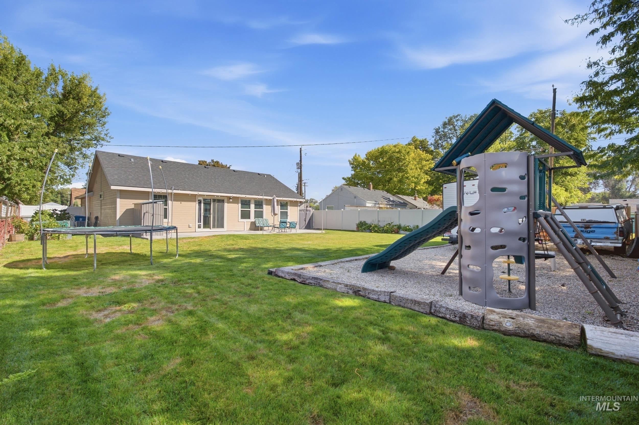 219 High Street, Nampa, Idaho 83651, 3 Bedrooms, 2 Bathrooms, Residential For Sale, Price $365,000,MLS 99001441