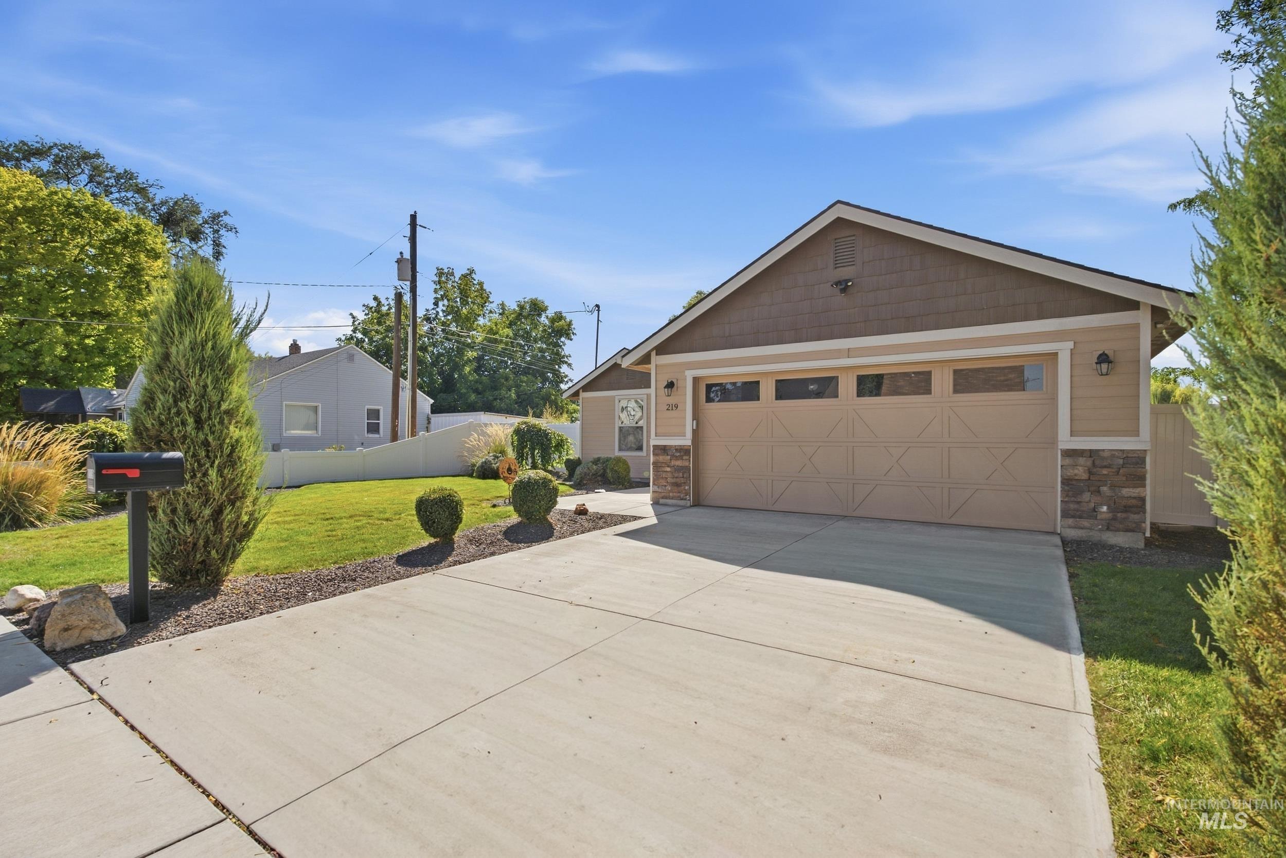 219 High Street, Nampa, Idaho 83651, 3 Bedrooms, 2 Bathrooms, Residential For Sale, Price $365,000,MLS 99001441