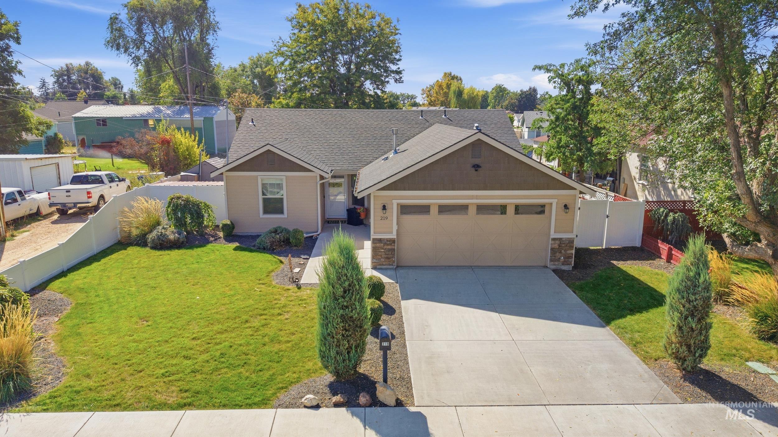 219 High Street, Nampa, Idaho 83651, 3 Bedrooms, 2 Bathrooms, Residential For Sale, Price $365,000,MLS 99001441