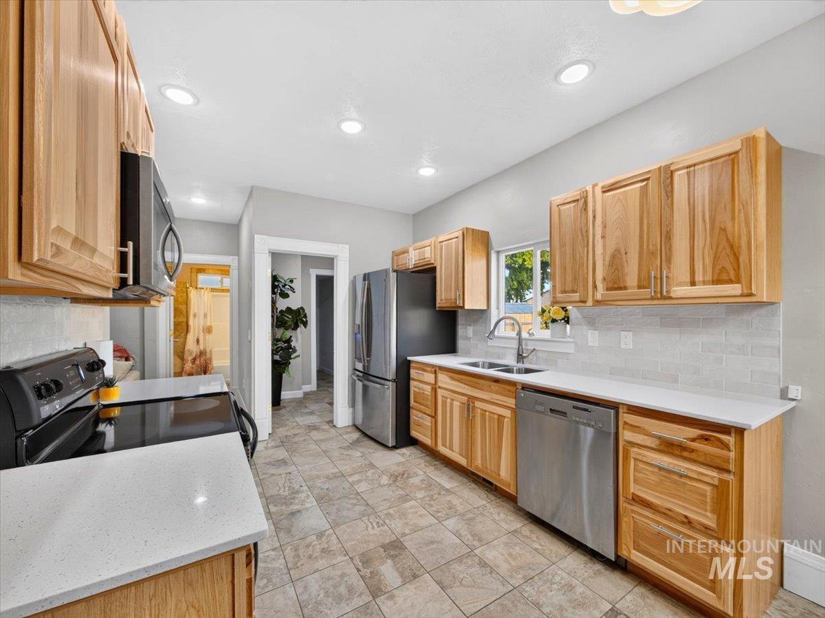 518 E Court Street, Weiser, Idaho 83672, 3 Bedrooms, 2 Bathrooms, Residential For Sale, Price $315,000,MLS 99001472