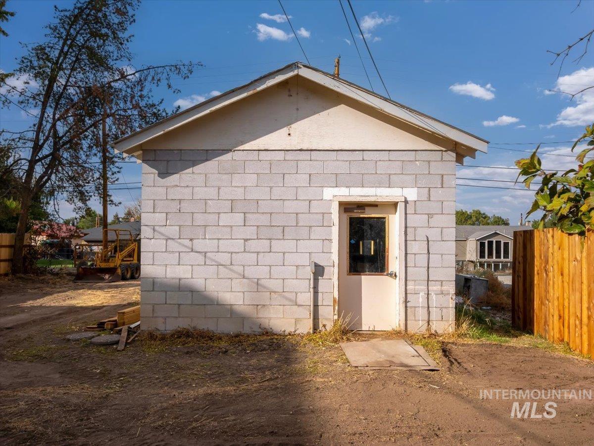 518 E Court Street, Weiser, Idaho 83672, 3 Bedrooms, 2 Bathrooms, Residential For Sale, Price $315,000,MLS 99001472