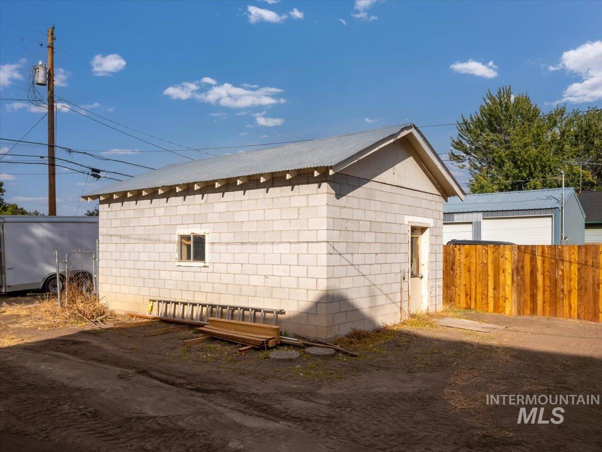518 E Court Street, Weiser, Idaho 83672, 3 Bedrooms, 2 Bathrooms, Residential For Sale, Price $315,000,MLS 99001472