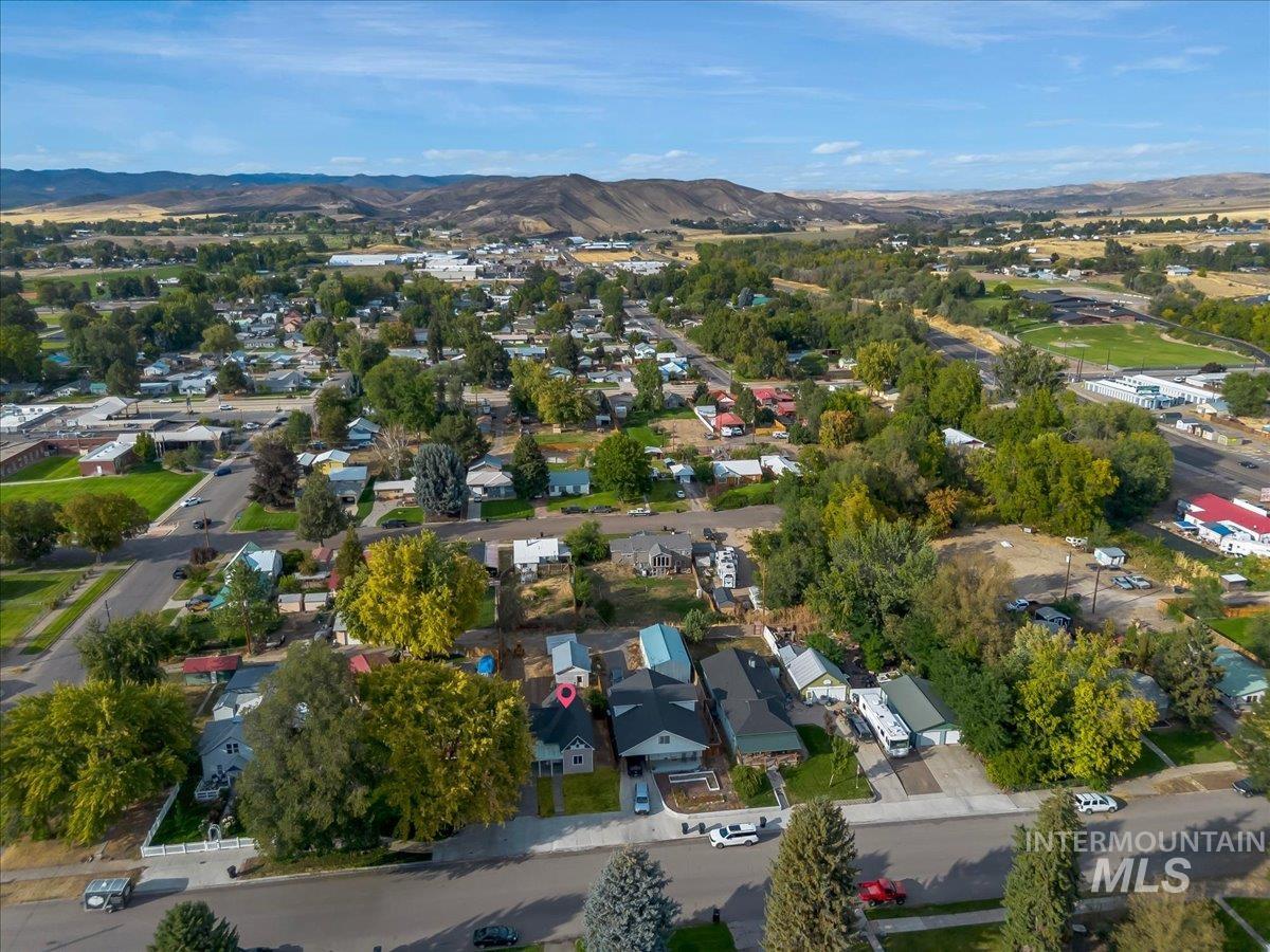 518 E Court Street, Weiser, Idaho 83672, 3 Bedrooms, 2 Bathrooms, Residential For Sale, Price $315,000,MLS 99001472