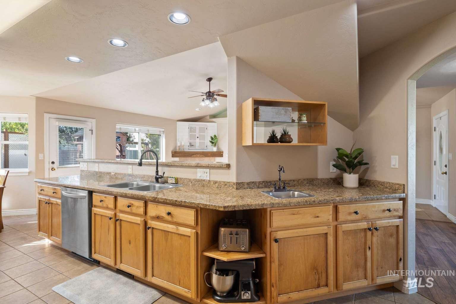 2662 Joshua Way, Twin Falls, Idaho 83301, 3 Bedrooms, 3 Bathrooms, Residential For Sale, Price $490,000,MLS 99001474