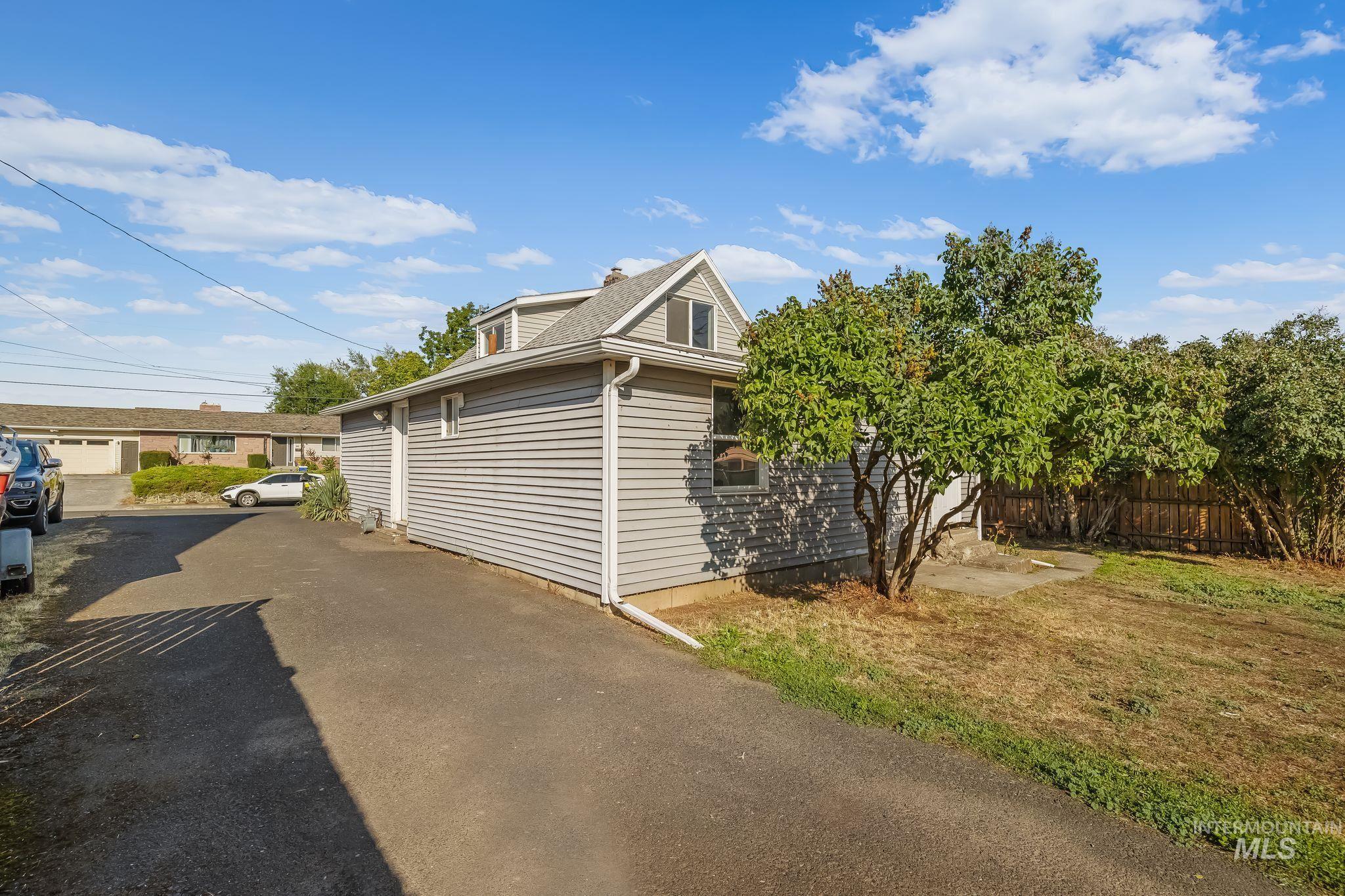 1013 McCarroll St, Clarkston, Washington 99403, 3 Bedrooms, 1 Bathroom, Residential For Sale, Price $264,900,MLS 99001484