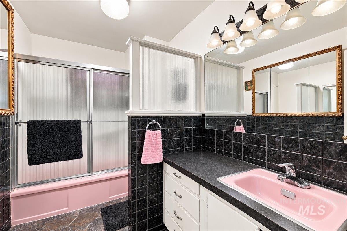 3811 W Puggy Ln, Boise, Idaho 83705, 3 Bedrooms, 2 Bathrooms, Residential For Sale, Price $525,000,MLS 99001494