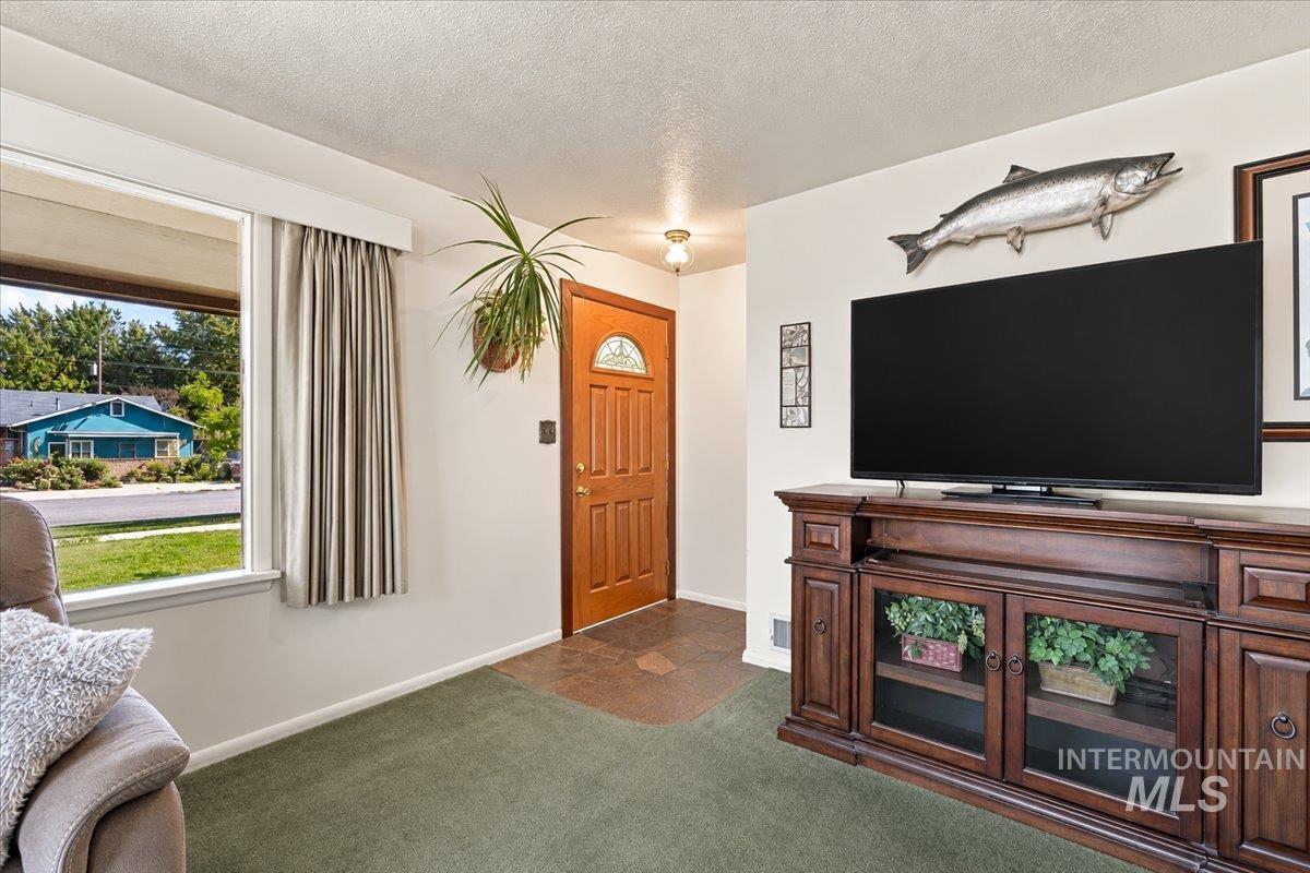 3811 W Puggy Ln, Boise, Idaho 83705, 3 Bedrooms, 2 Bathrooms, Residential For Sale, Price $525,000,MLS 99001494