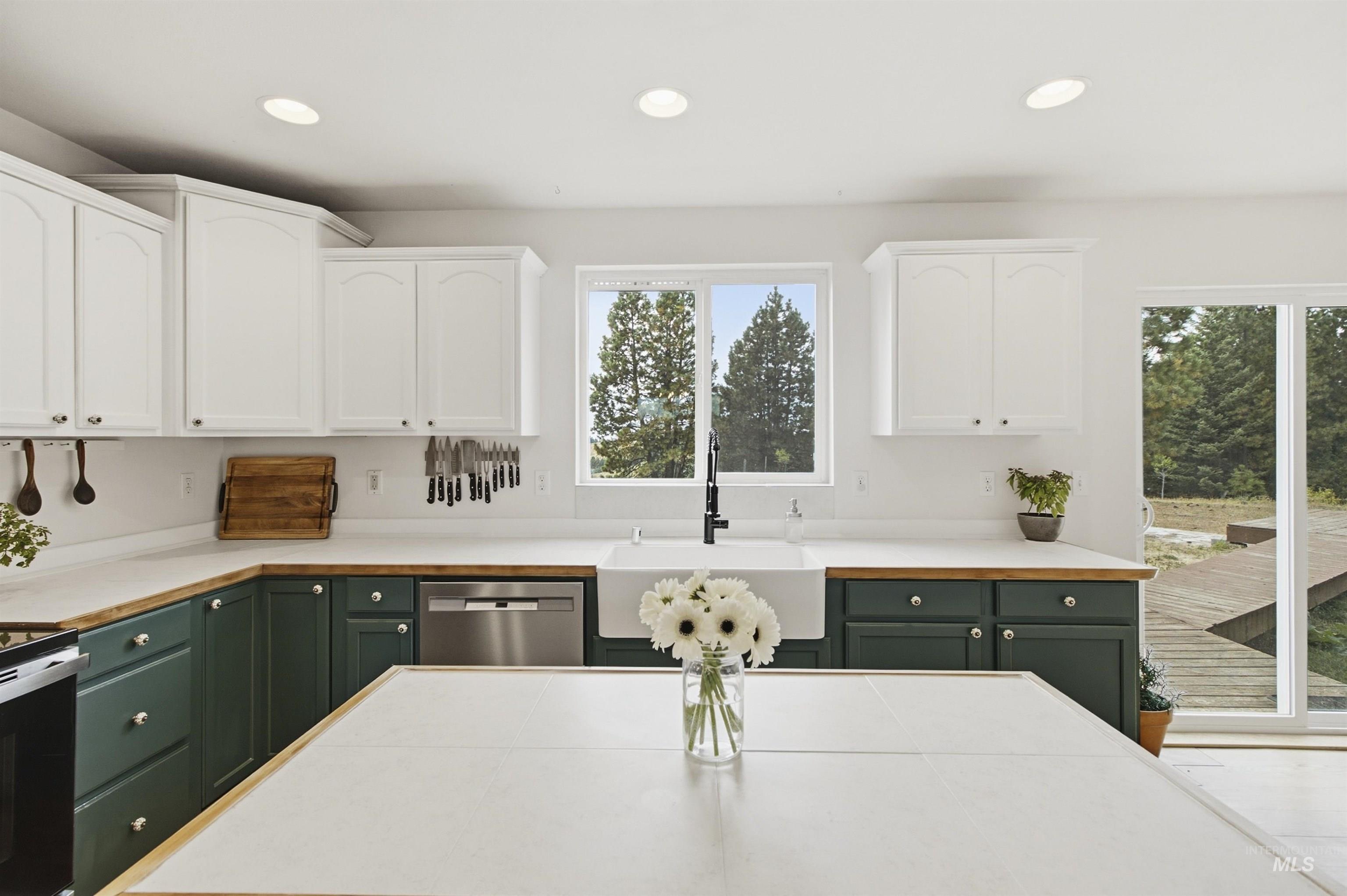 1037 Hendrix Rd, Moscow, Idaho 83843, 5 Bedrooms, 2.5 Bathrooms, Residential For Sale, Price $599,000,MLS 99001497