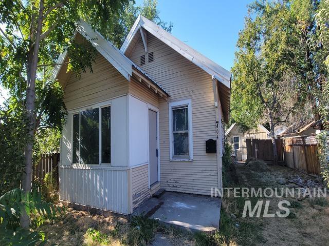 704 E Grove Ave, Parma, Idaho 83660, 4 Bedrooms, 1 Bathroom, Residential Income For Sale, Price $359,900,MLS 99001499