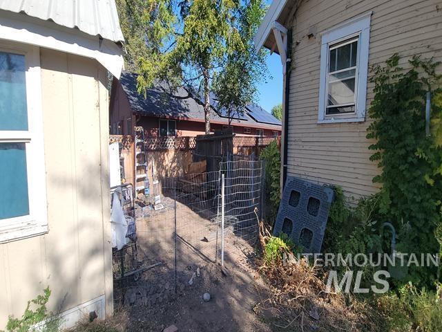 704 E Grove Ave, Parma, Idaho 83660, 4 Bedrooms, 1 Bathroom, Residential Income For Sale, Price $359,900,MLS 99001499