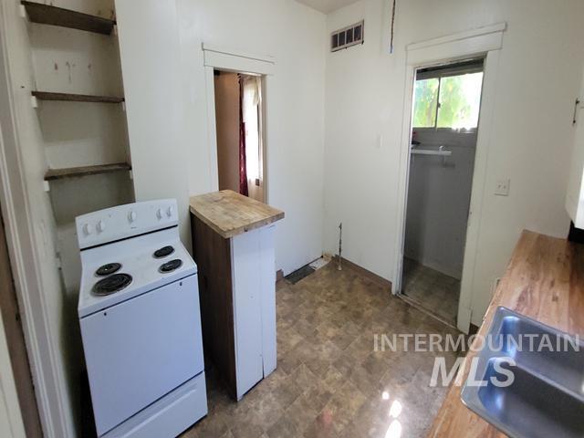 704 E Grove Ave, Parma, Idaho 83660, 4 Bedrooms, 1 Bathroom, Residential Income For Sale, Price $359,900,MLS 99001499