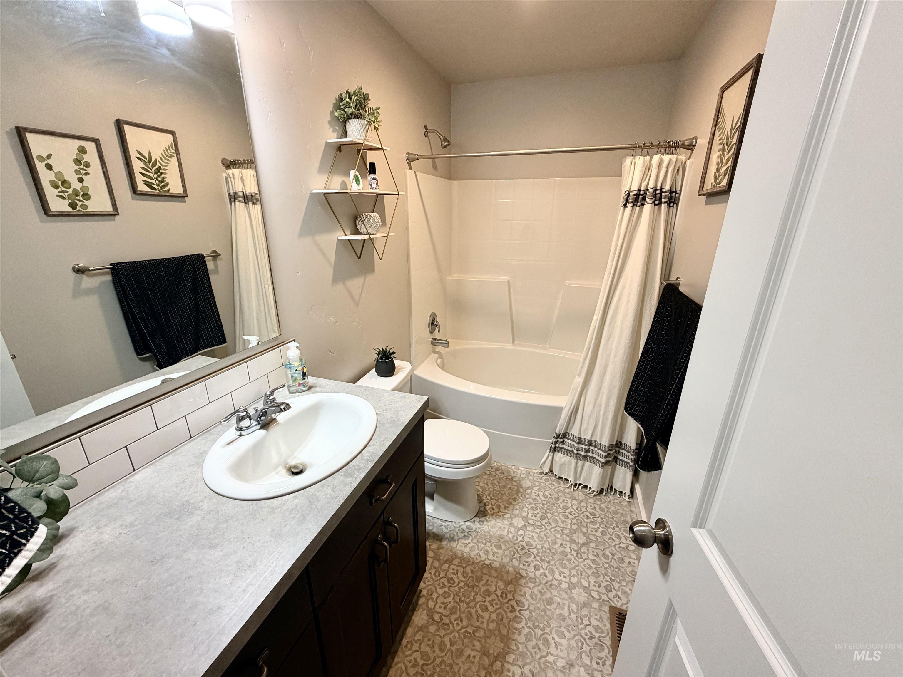 374 Beal cir, Ontario, Oregon 97914, 3 Bedrooms, 2 Bathrooms, Residential For Sale, Price $575,000,MLS 99001500