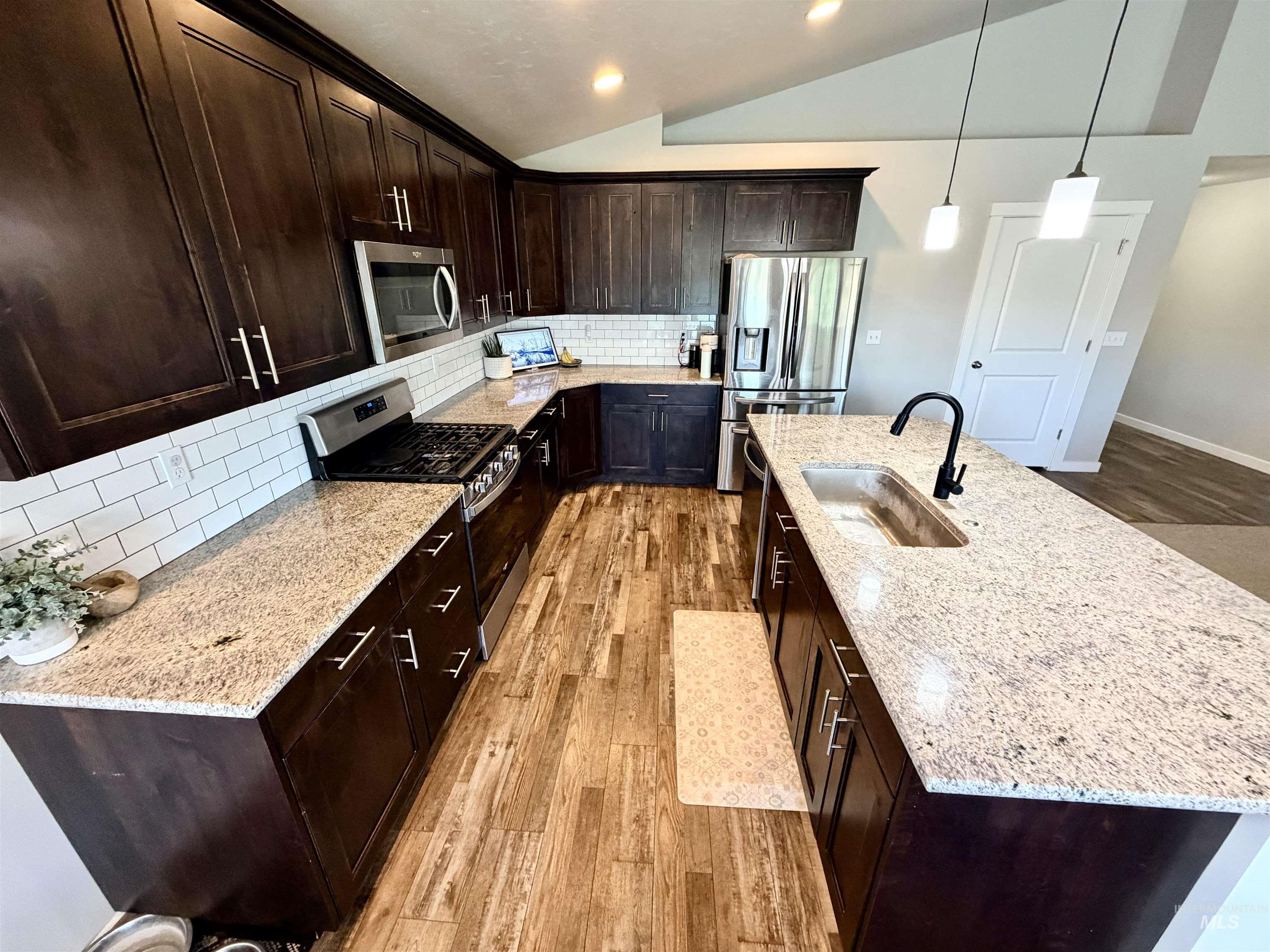 374 Beal cir, Ontario, Oregon 97914, 3 Bedrooms, 2 Bathrooms, Residential For Sale, Price $575,000,MLS 99001500