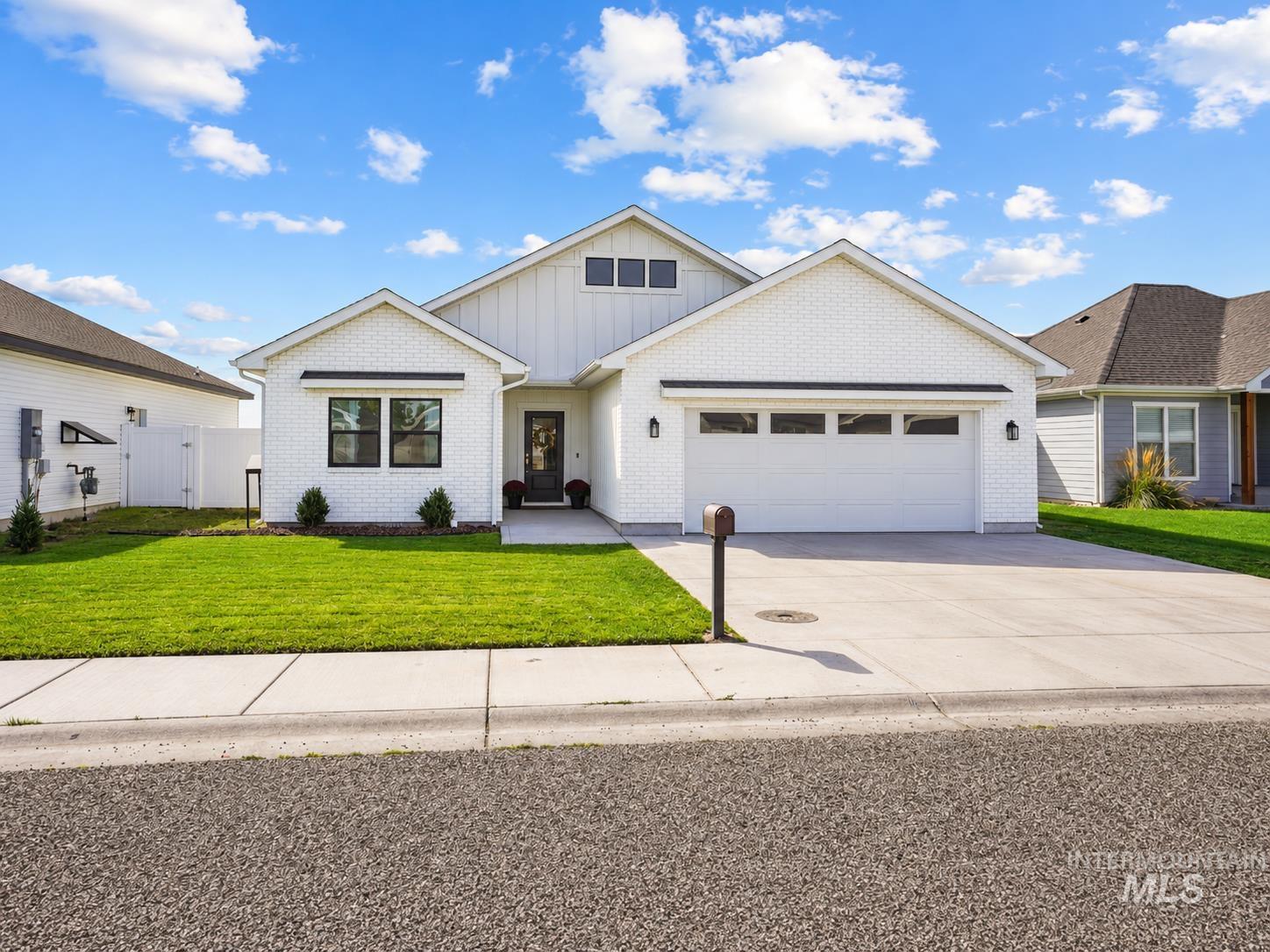 245 South Hills, Burley, Idaho 83318, 3 Bedrooms, 2 Bathrooms, Residential For Sale, Price $375,000,MLS 99001504