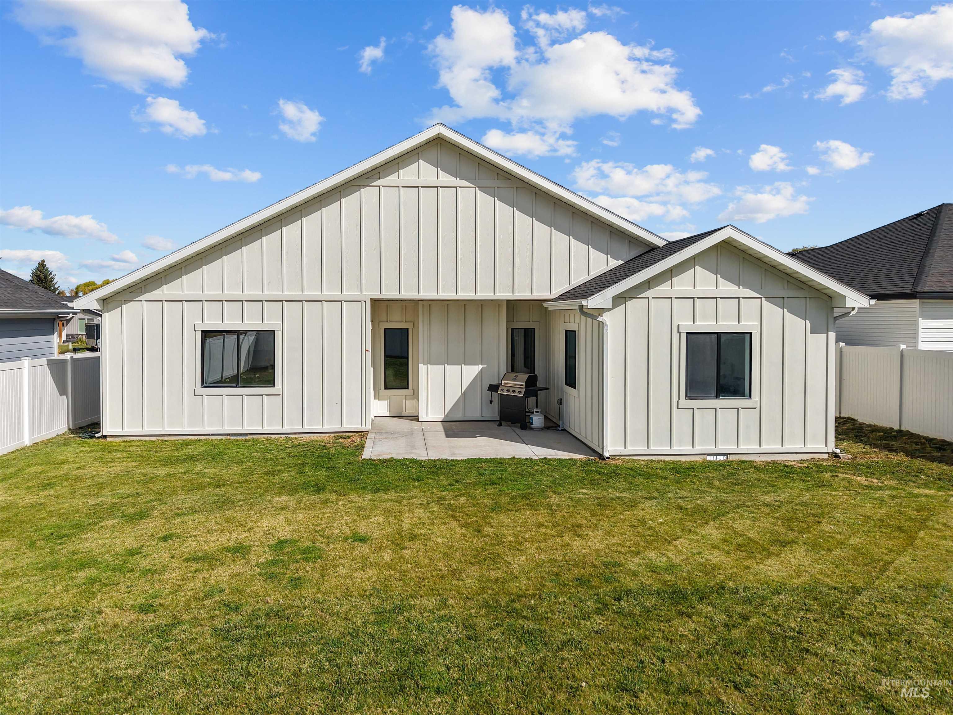 245 South Hills, Burley, Idaho 83318, 3 Bedrooms, 2 Bathrooms, Residential For Sale, Price $375,000,MLS 99001504