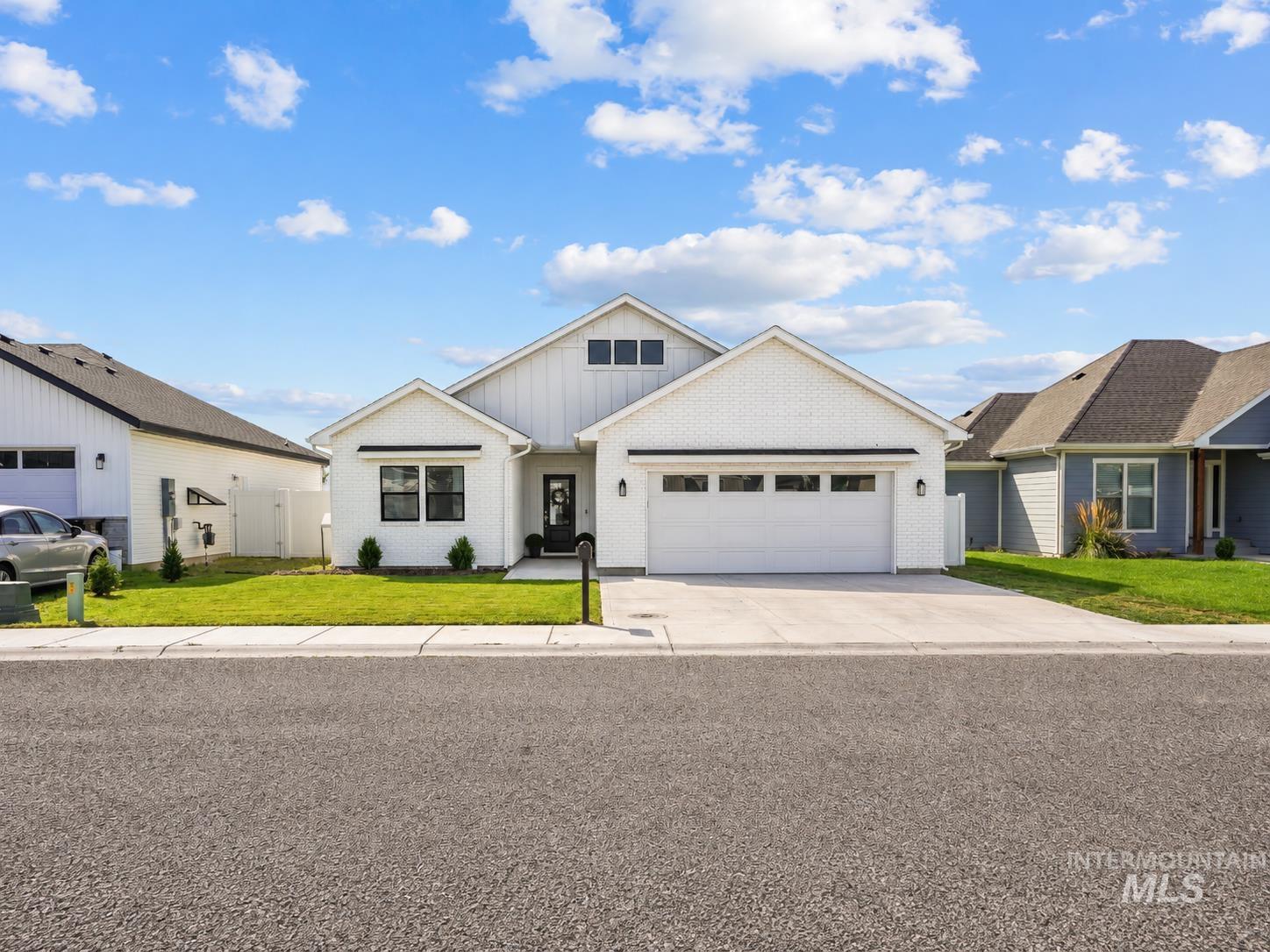 245 South Hills, Burley, Idaho 83318, 3 Bedrooms, 2 Bathrooms, Residential For Sale, Price $375,000,MLS 99001504