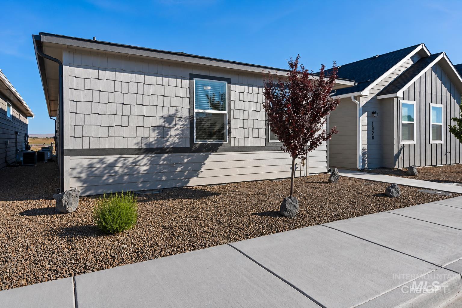 1899 NW Enterprise Street, Mountain Home, Idaho 83647, 2 Bedrooms, 2 Bathrooms, Residential For Sale, Price $289,900,MLS 99001505