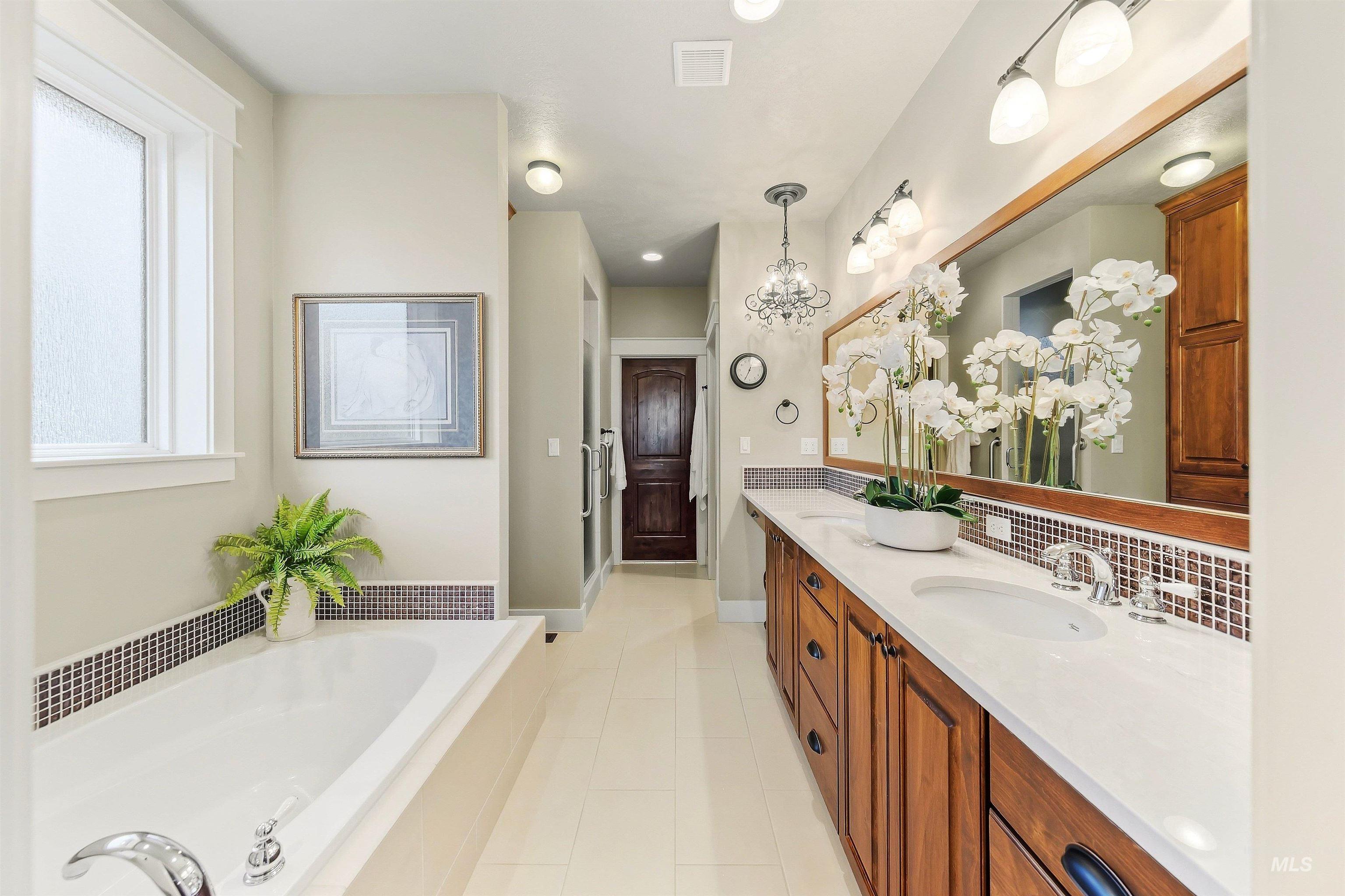 3372 E Parsnip Peak Dr, Boise, Idaho 83716, 3 Bedrooms, 3 Bathrooms, Residential For Sale, Price $975,000,MLS 99001511