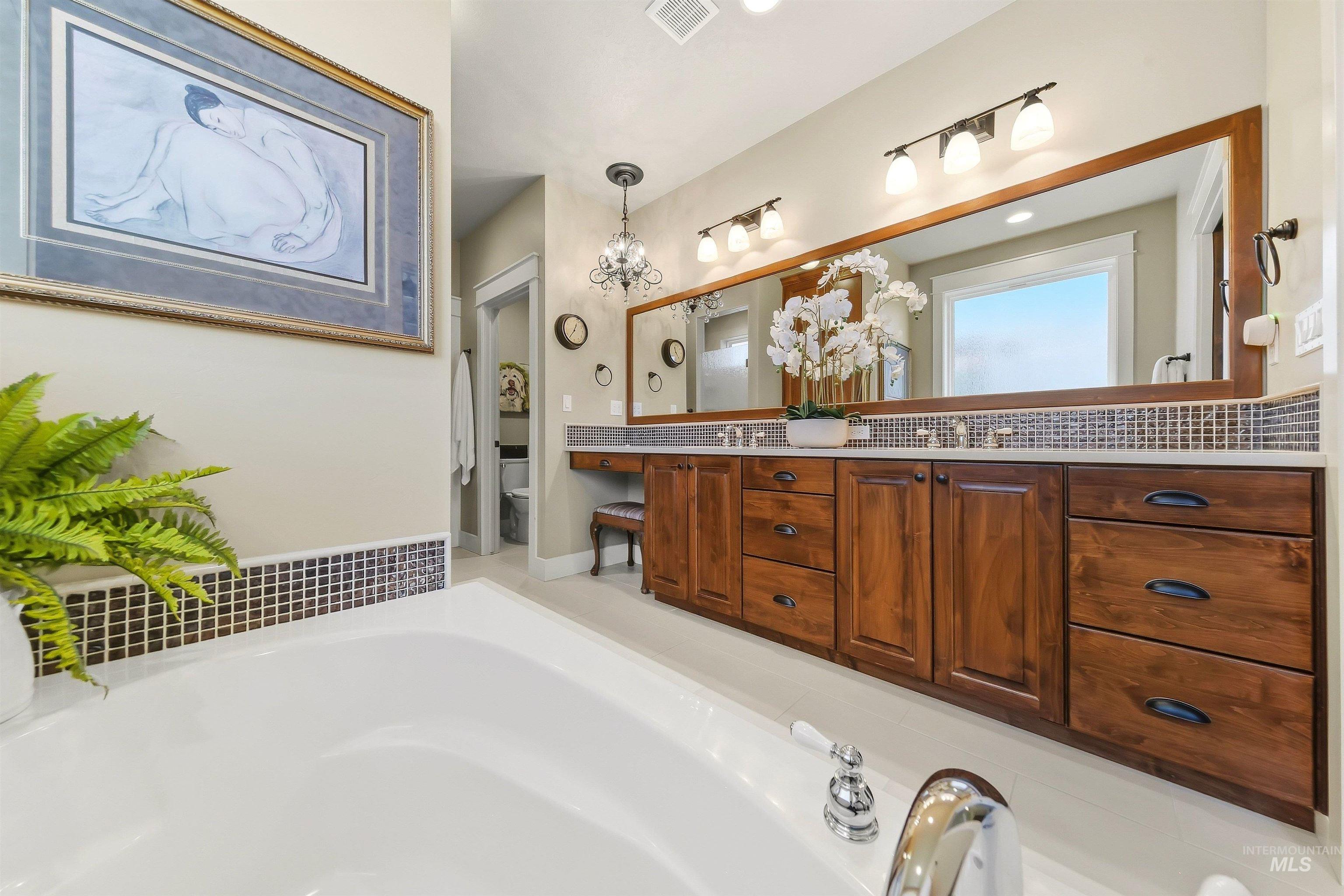 3372 E Parsnip Peak Dr, Boise, Idaho 83716, 3 Bedrooms, 3 Bathrooms, Residential For Sale, Price $975,000,MLS 99001511