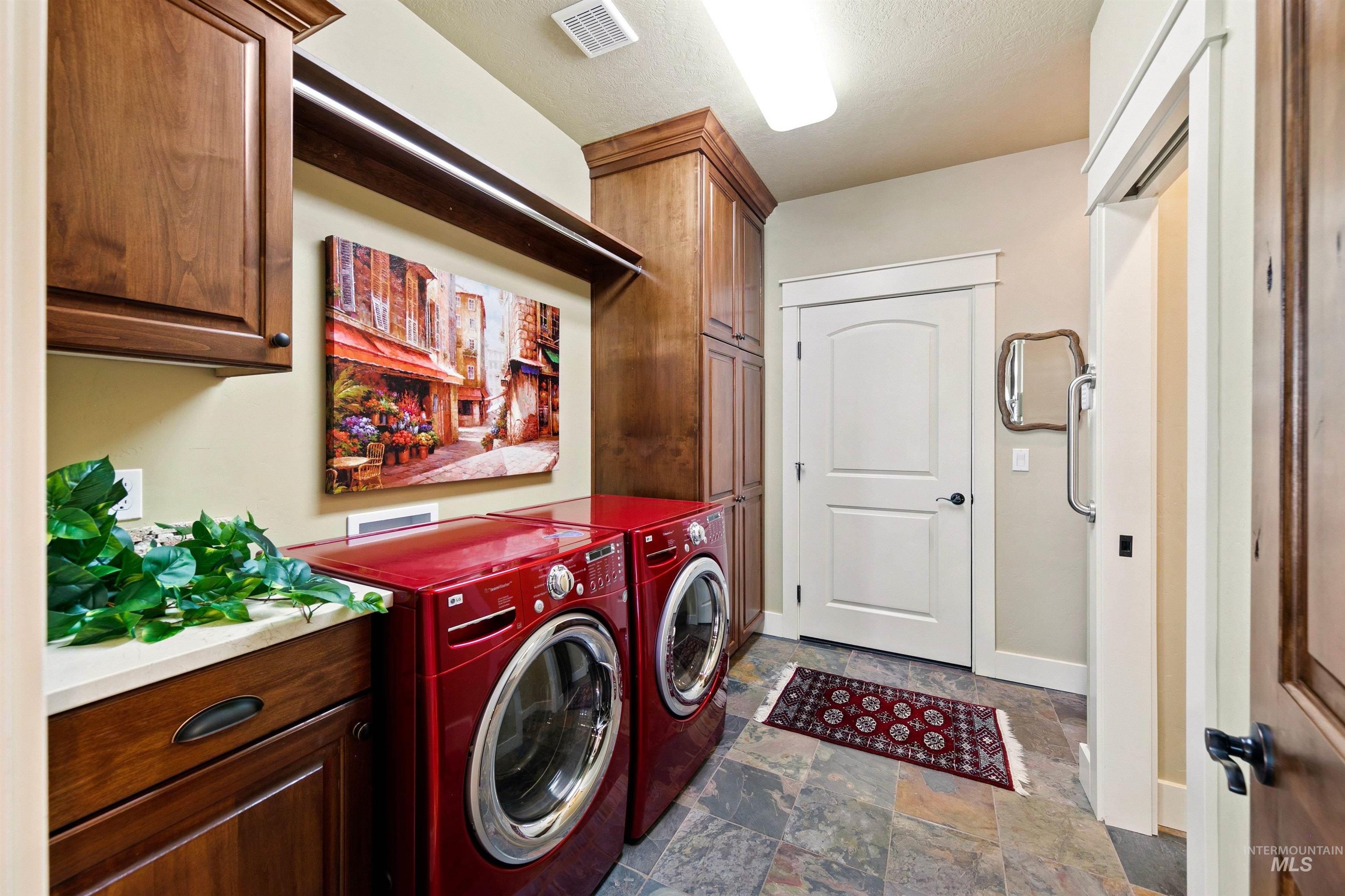 3372 E Parsnip Peak Dr, Boise, Idaho 83716, 3 Bedrooms, 3 Bathrooms, Residential For Sale, Price $975,000,MLS 99001511